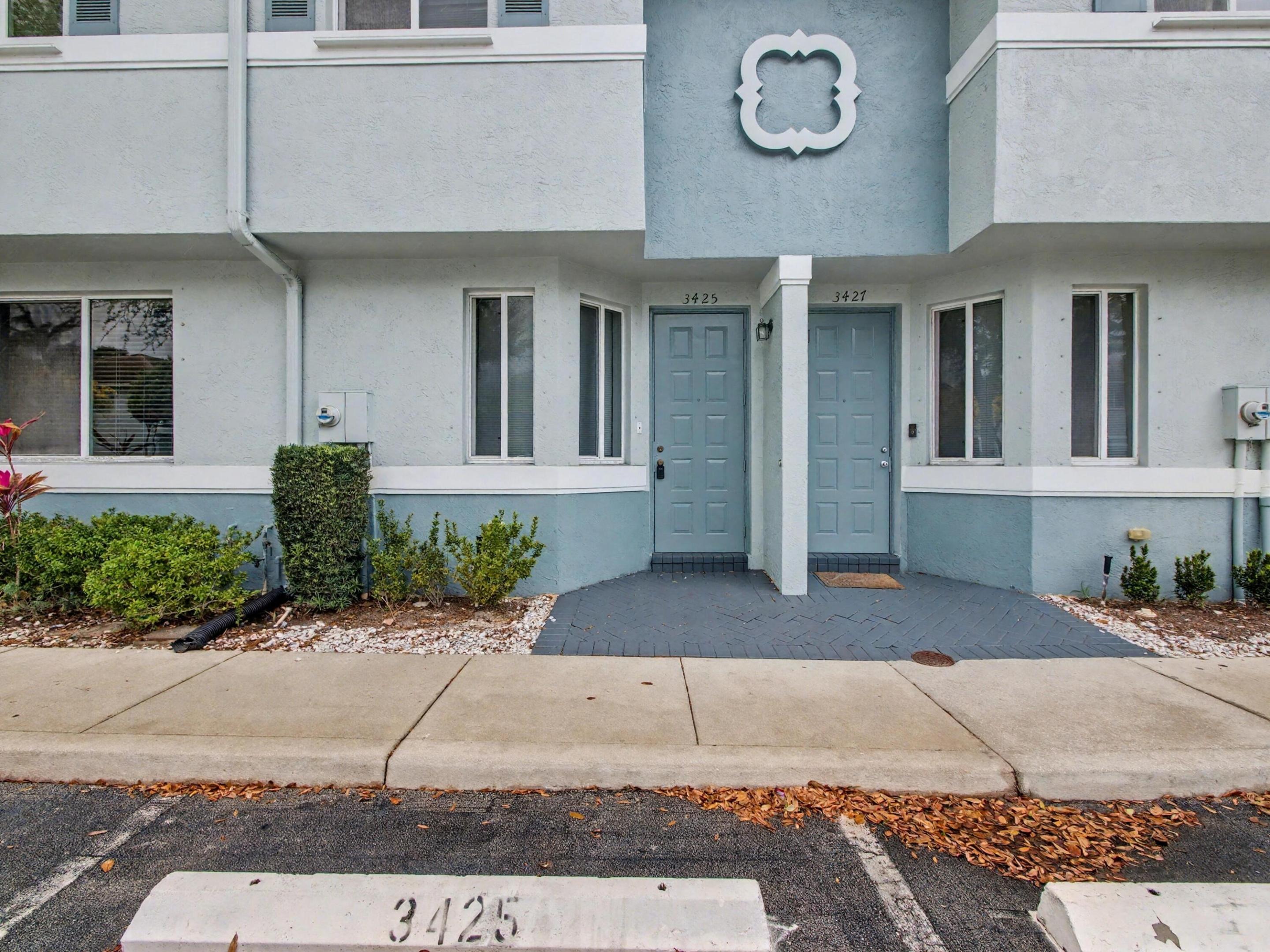 Sonoma Dr, Riviera Beach, FL 33404