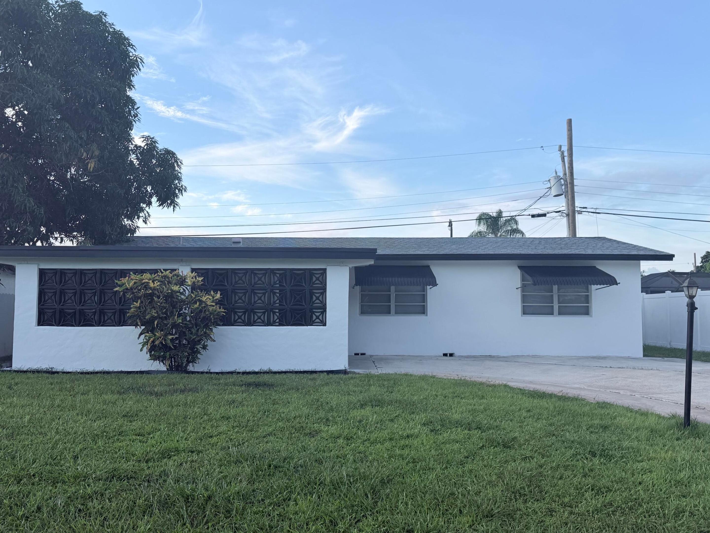 31st Ct, Pompano Beach, FL 33064