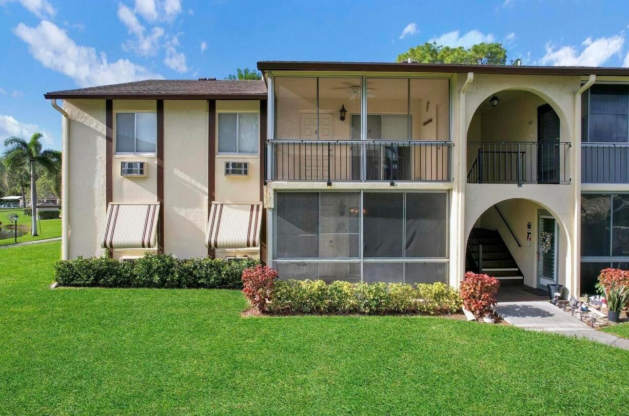LA Palmas Ct, Greenacres, FL 33463