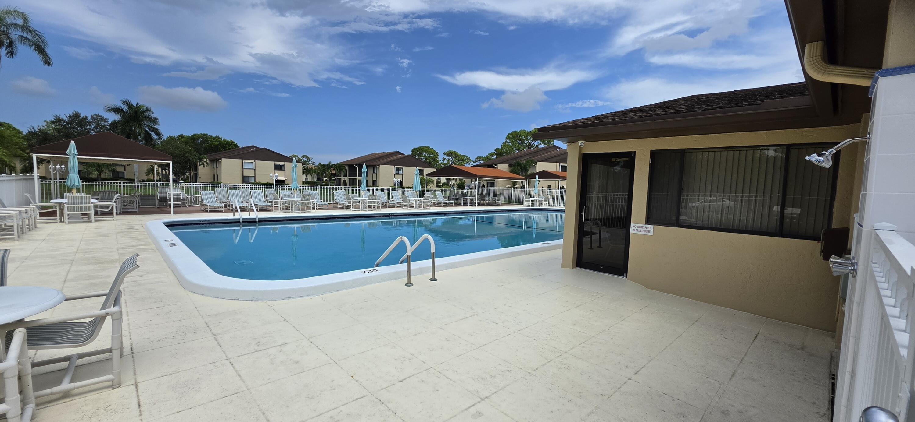 Pine Hov Cir, Greenacres, FL 33463