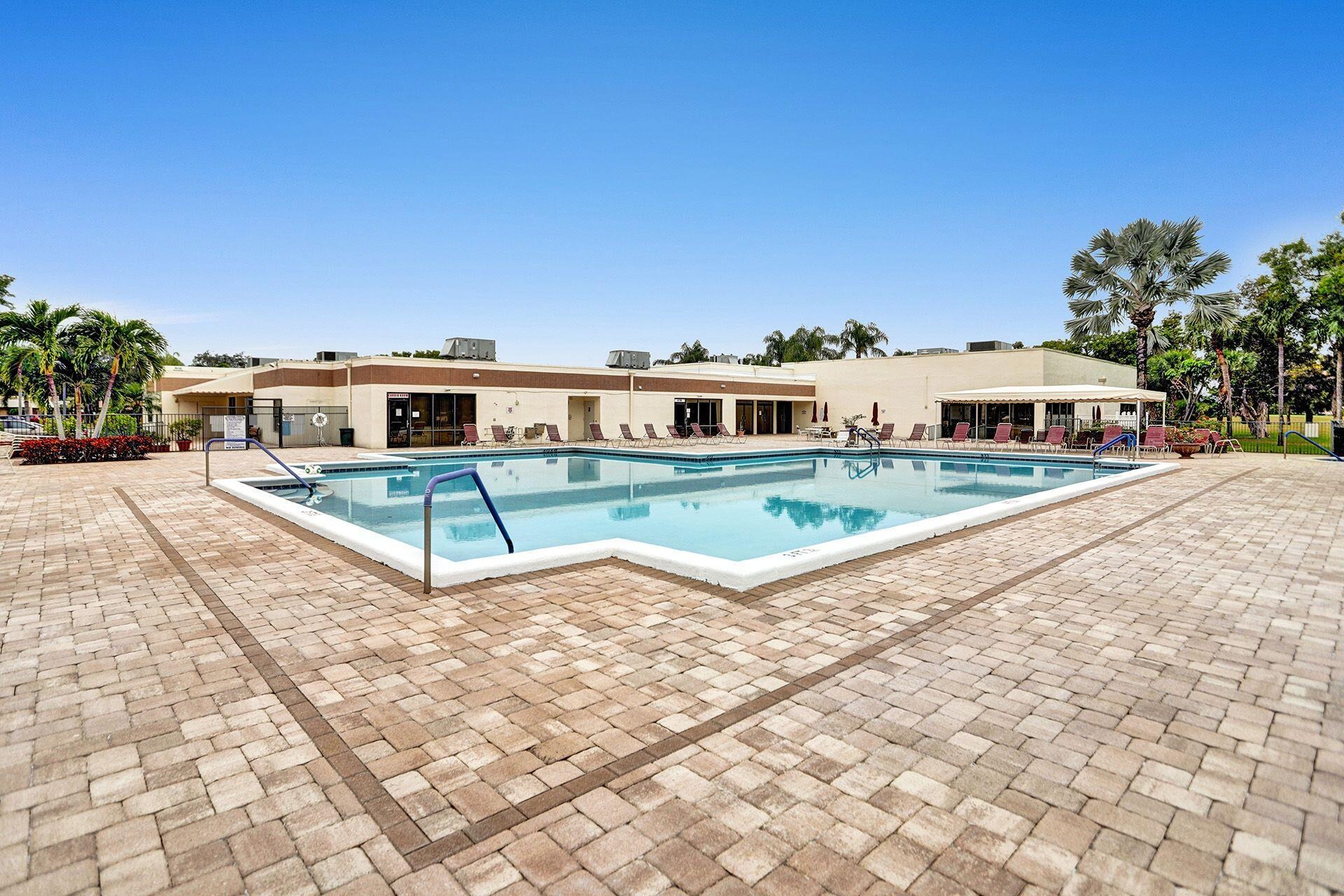 Tahiti Ln, Lake Worth, FL 33467