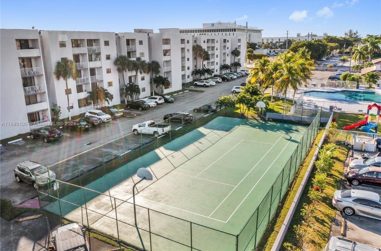 7th St, Miami, FL 33126