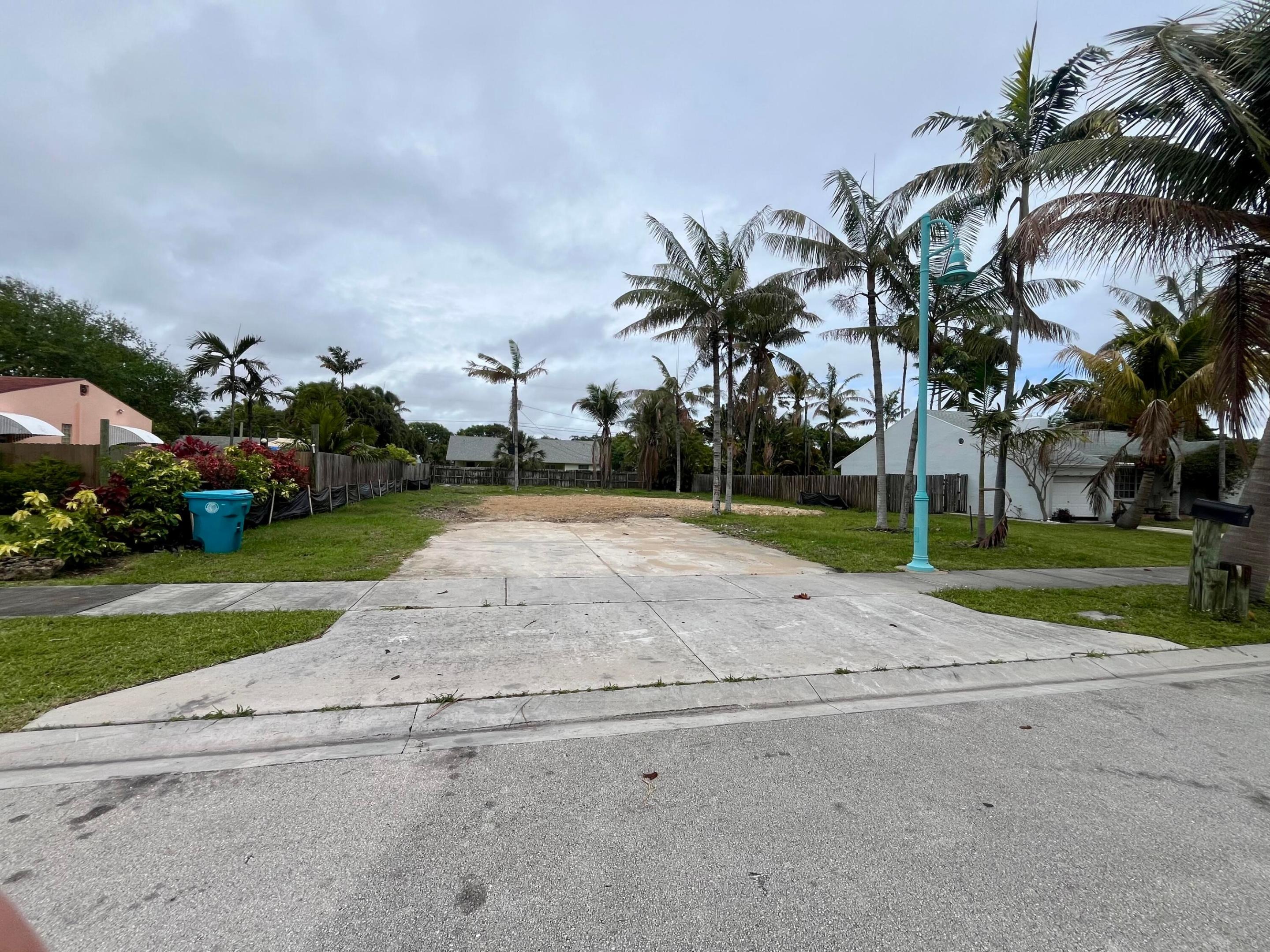 9th Ave, Boynton Beach, FL 33435