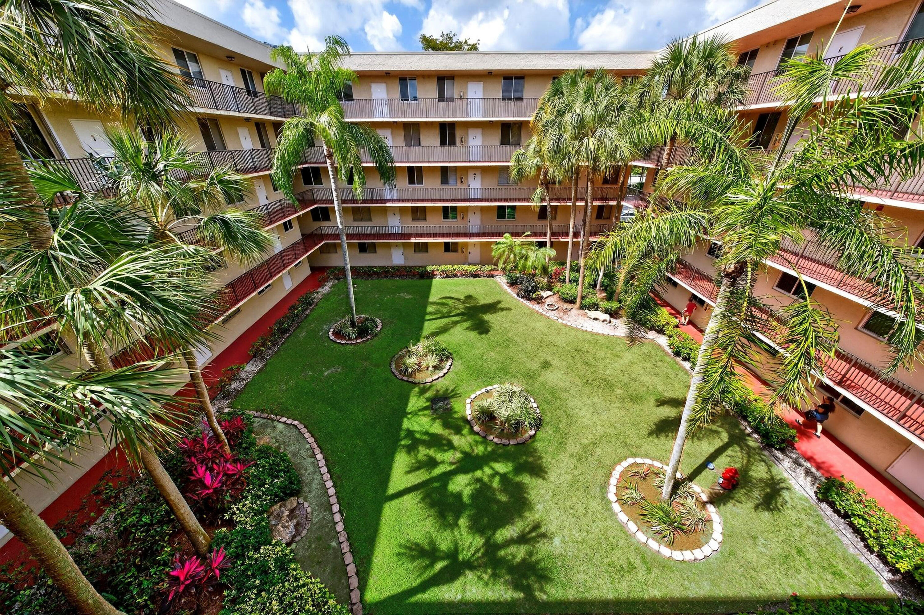 Riverside Dr, Coral Springs, FL 33065