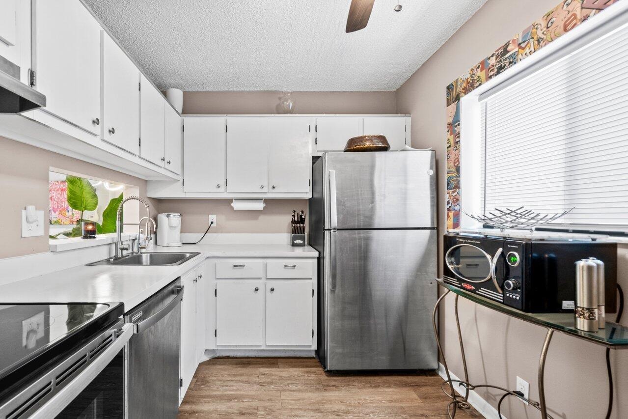 Las Verdes Cir, Delray Beach, FL 33484