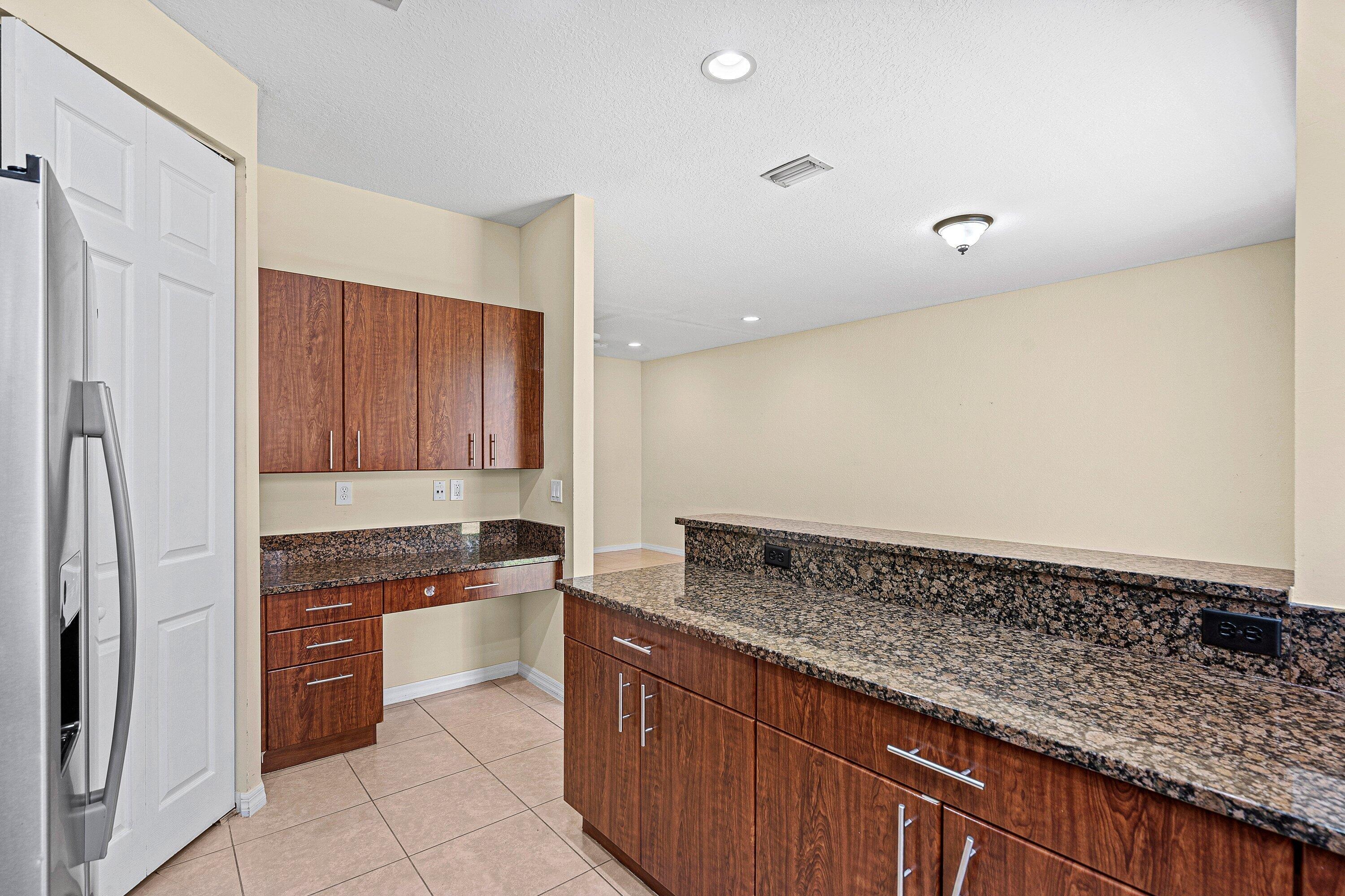Military Trl, Lake Worth, FL 33463