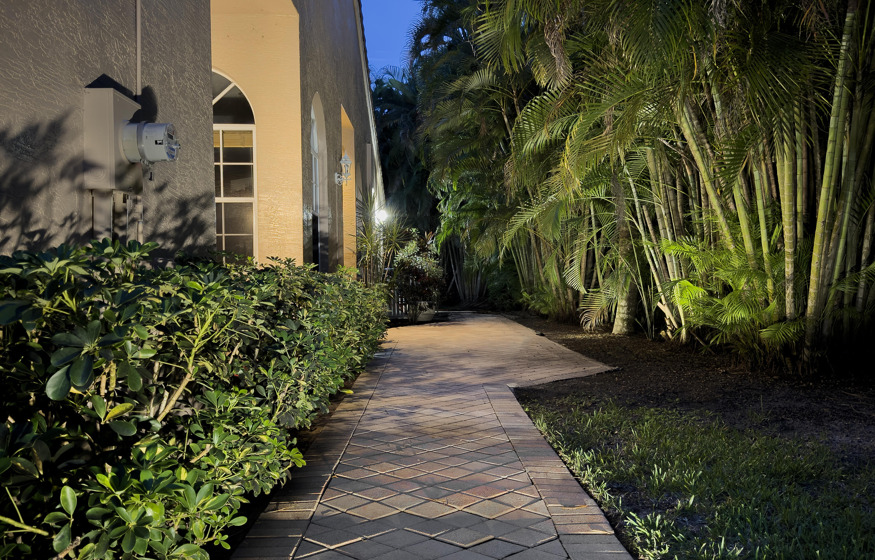 Carlton Golf Dr, Lake Worth, FL 33449