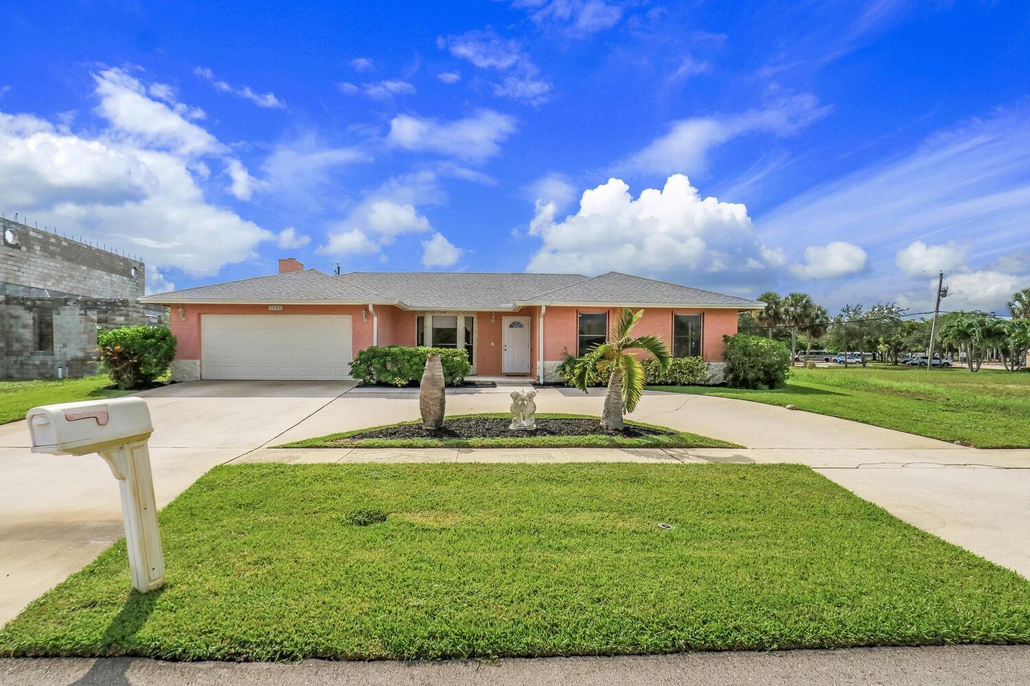Mangonia Dr, West Palm Beach, FL 33401