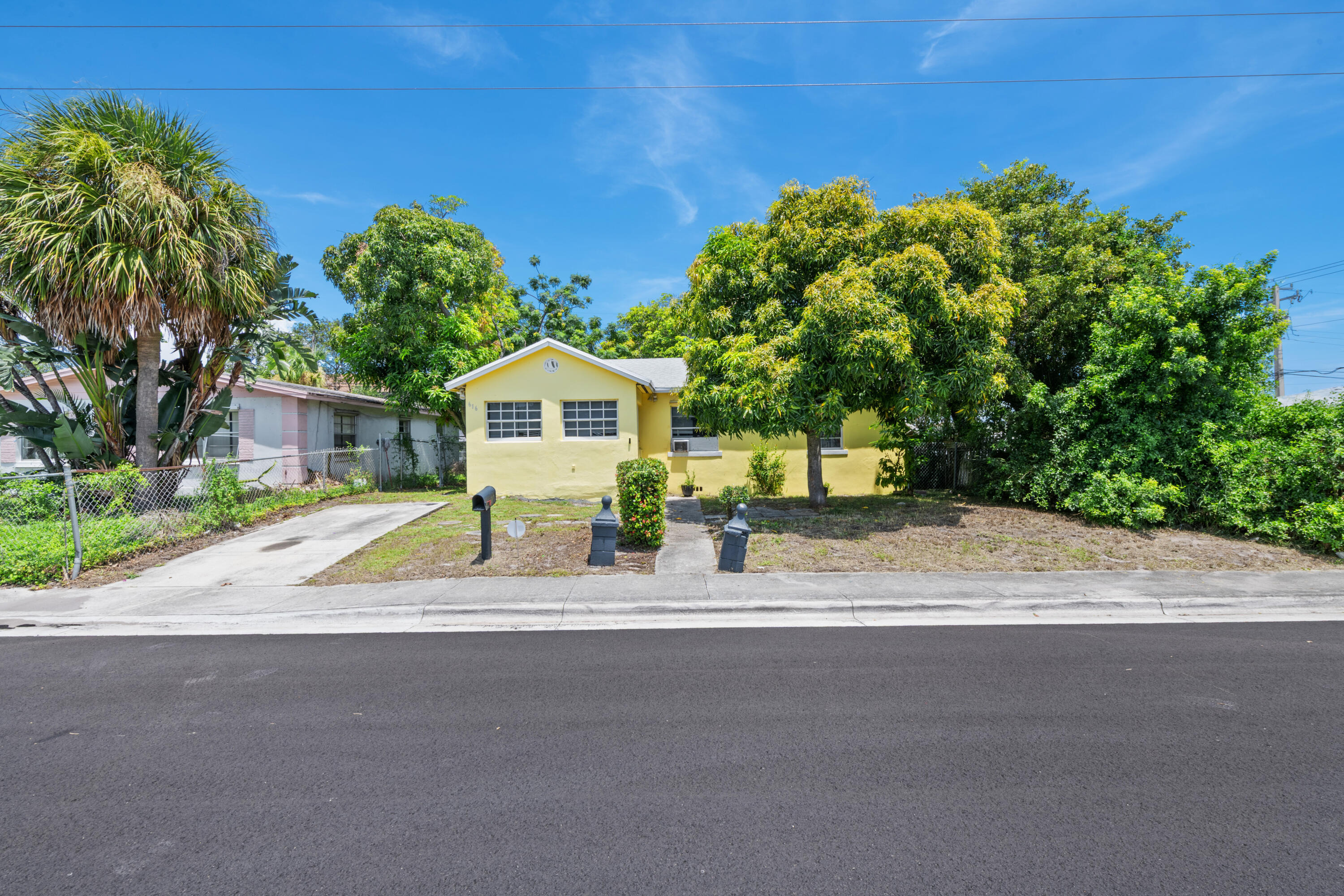 5th St, Riviera Beach, FL 33404