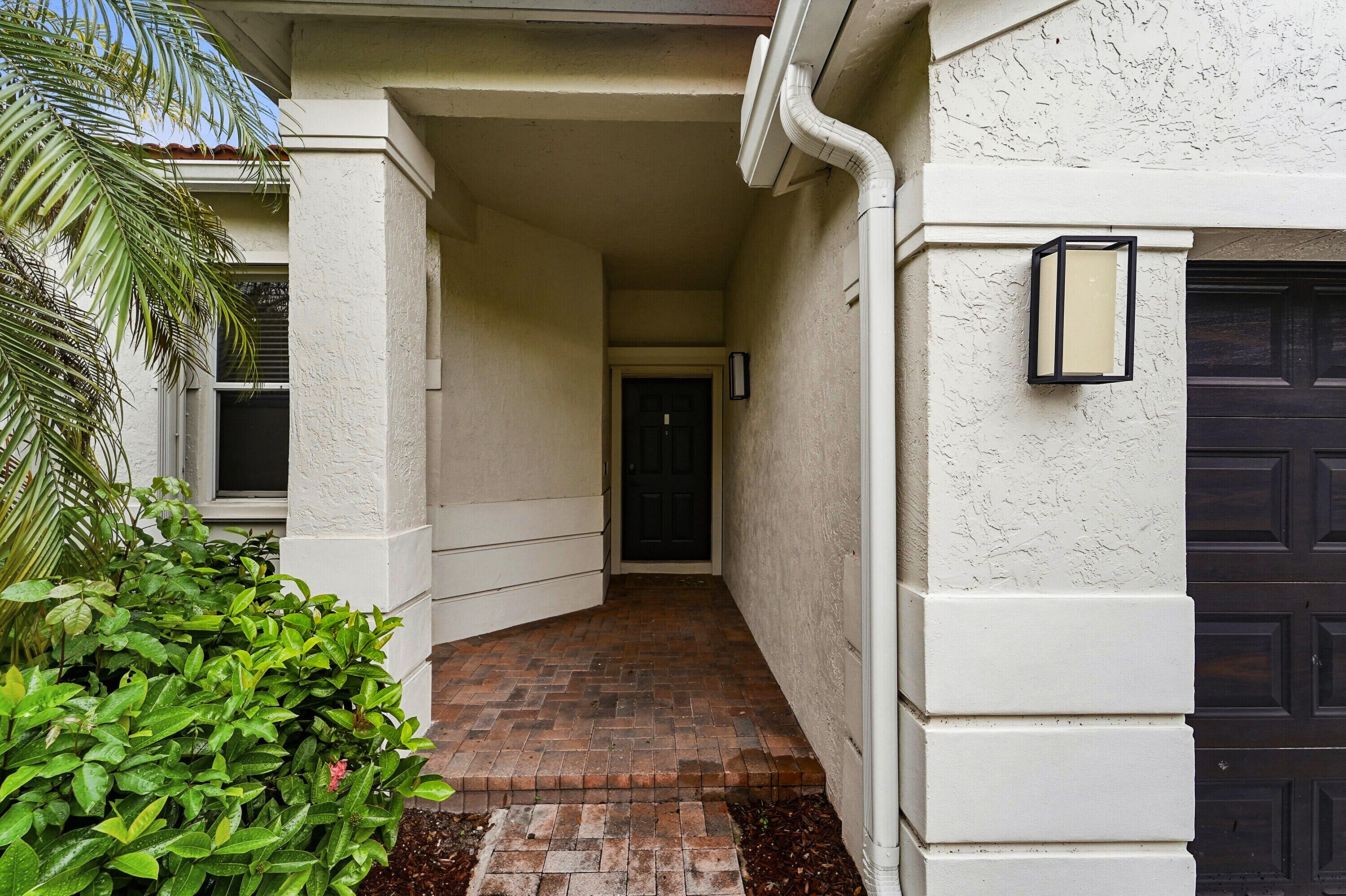 Tulip Cir, Weston, FL 33327