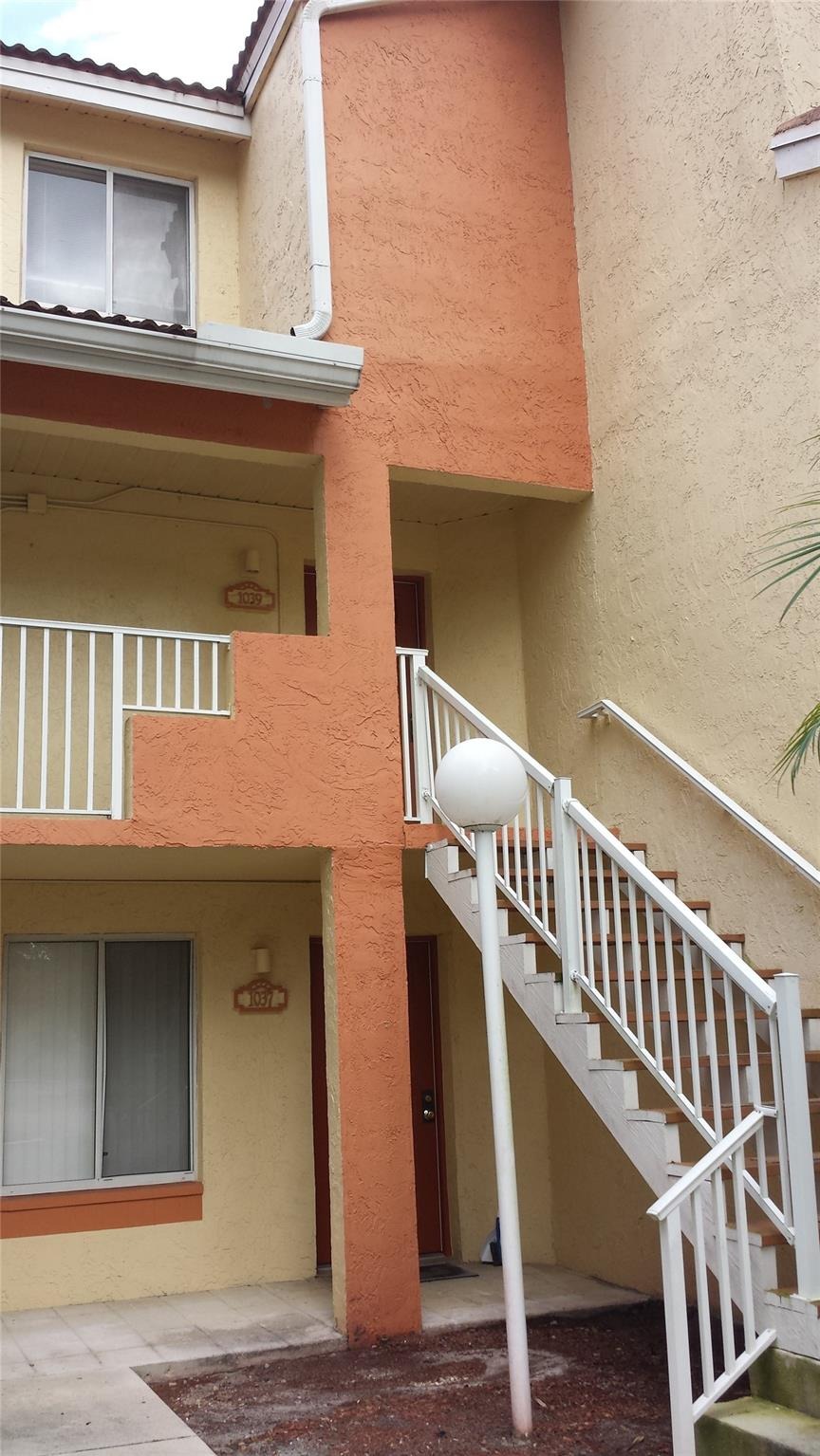 Coral Club Dr, Coral Springs, FL 33071
