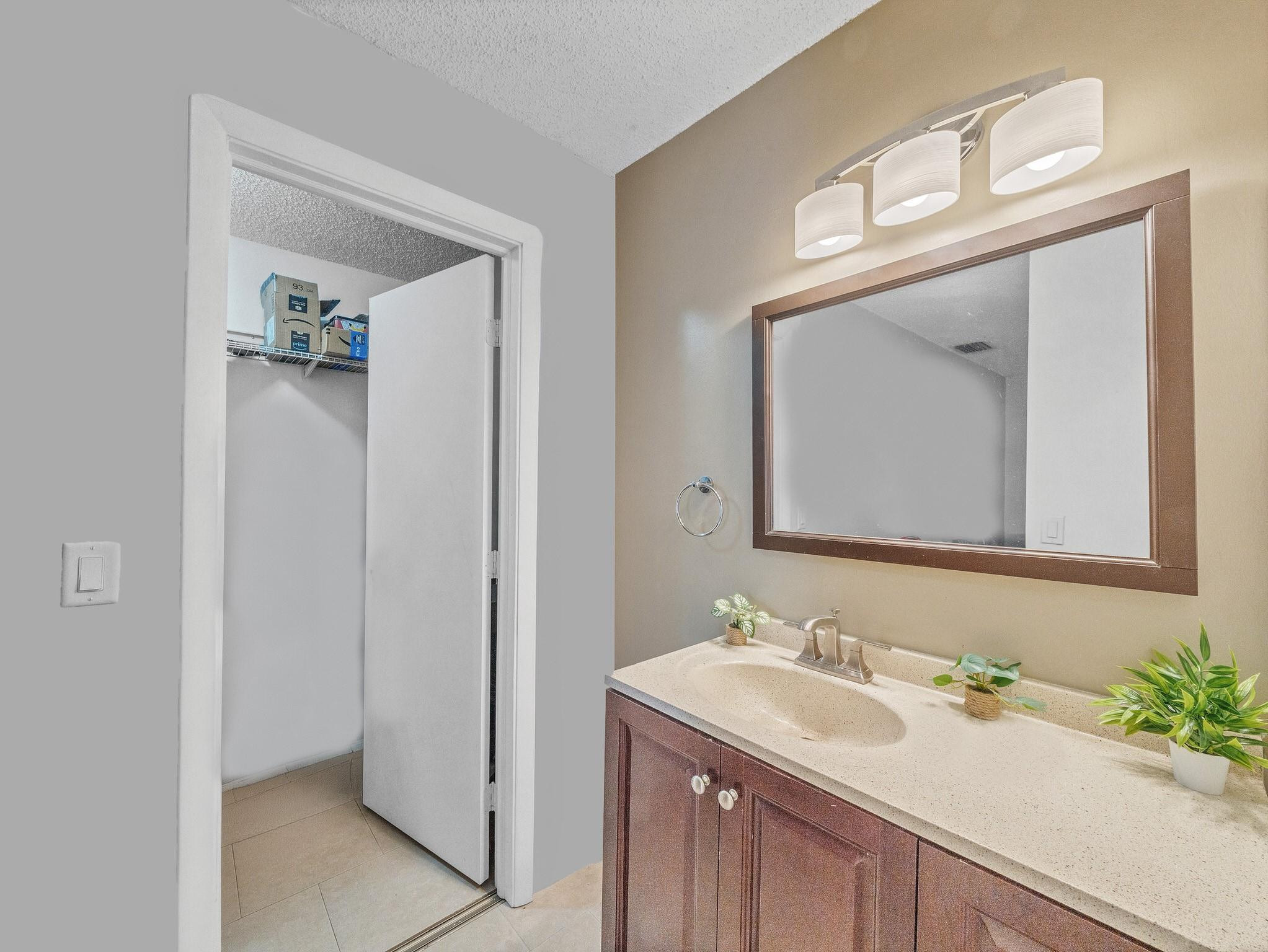 Cocoplum Cir, Coconut Creek, FL 33063