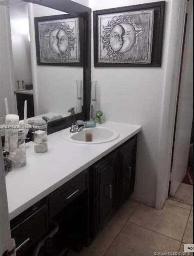 165th Street Rd, Miami, FL 33169