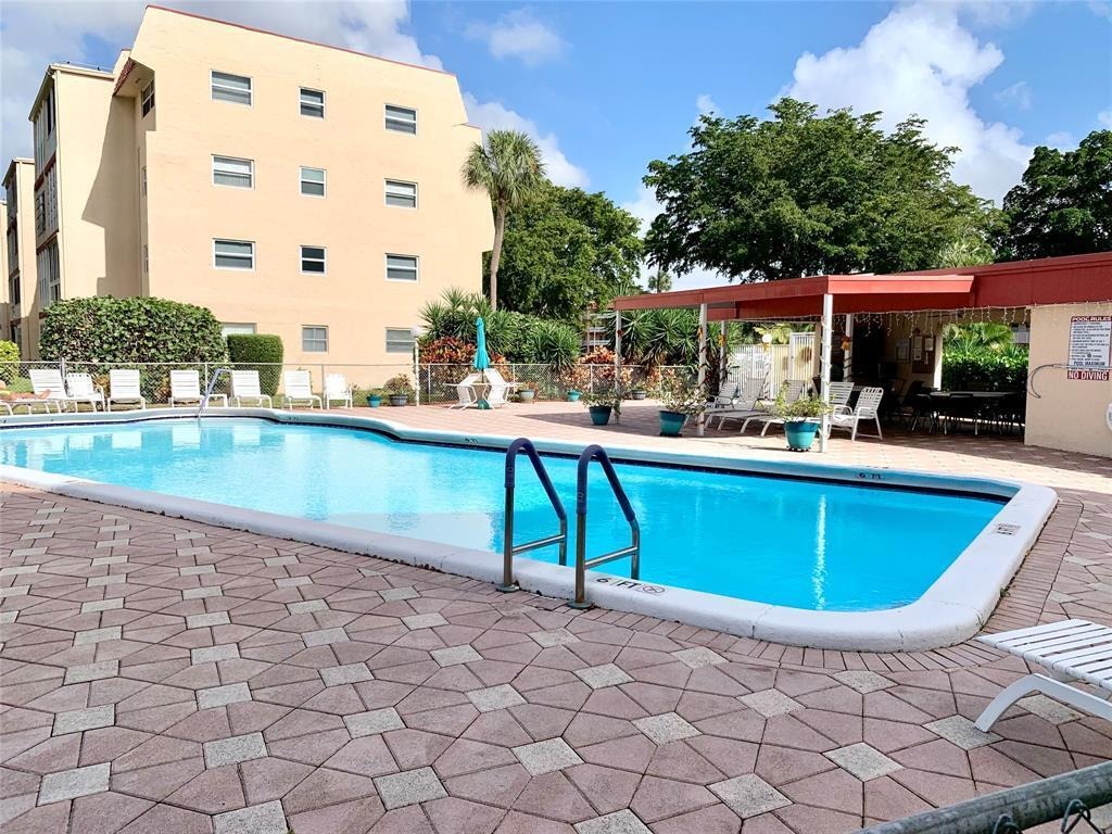 Country Club Dr, Margate, FL 33063