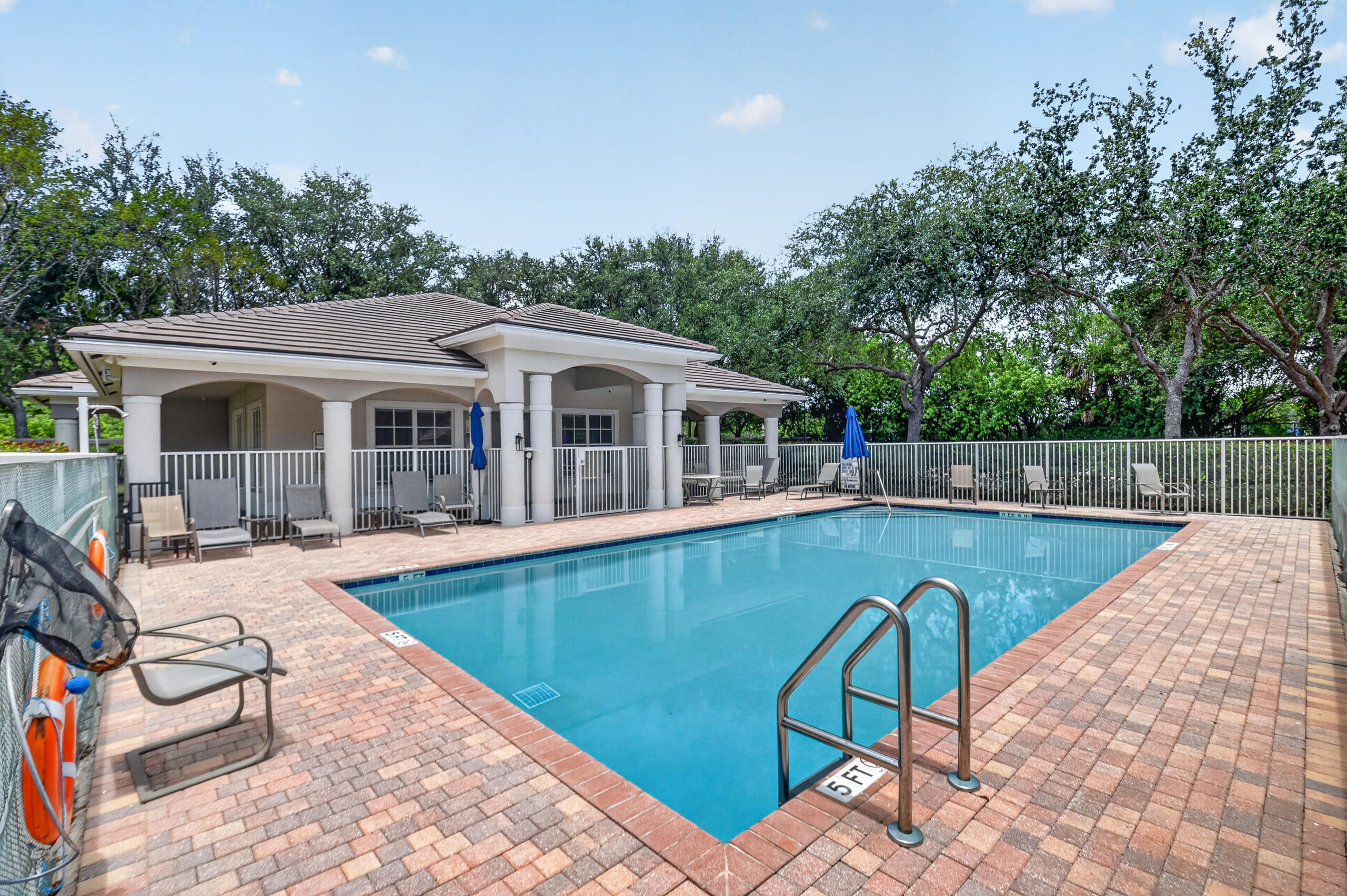 Bella Cir, Boynton Beach, FL 33437