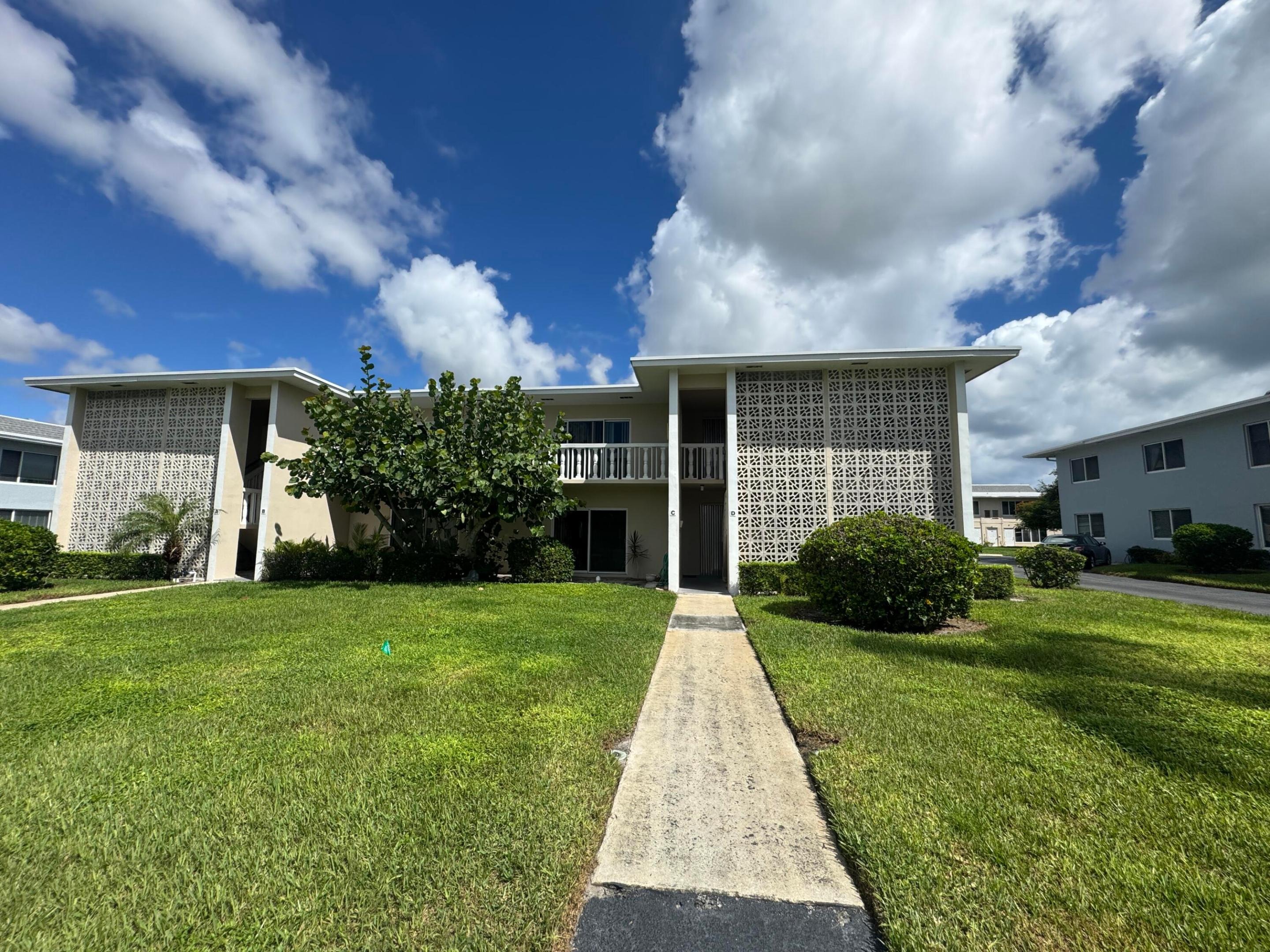 South Blvd, Boynton Beach, FL 33435
