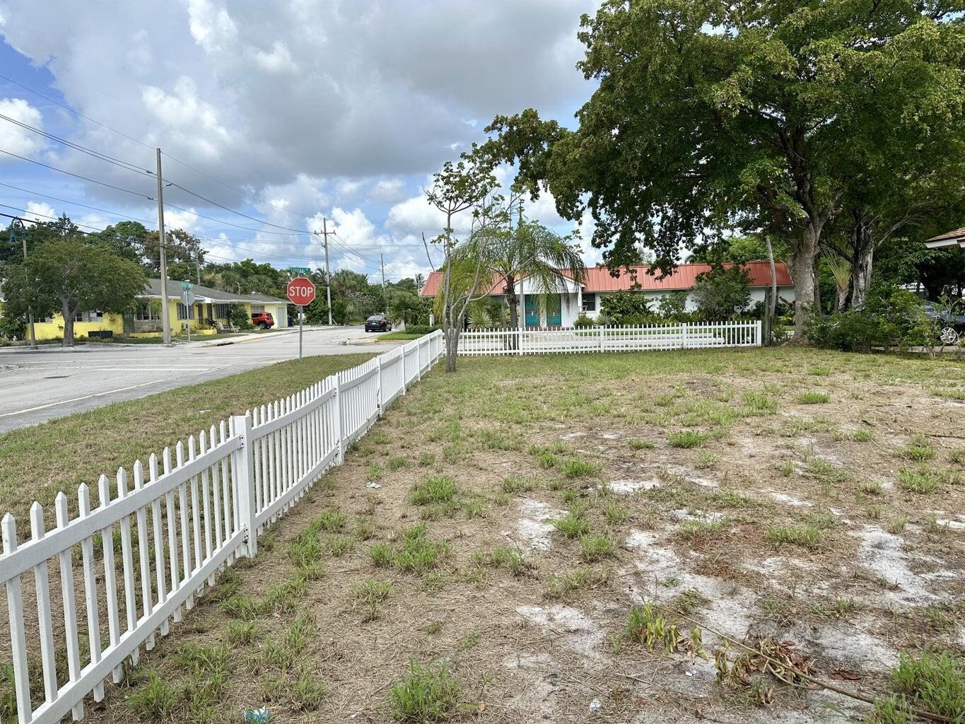 12th Ave, Lake Worth Beach, FL 33460