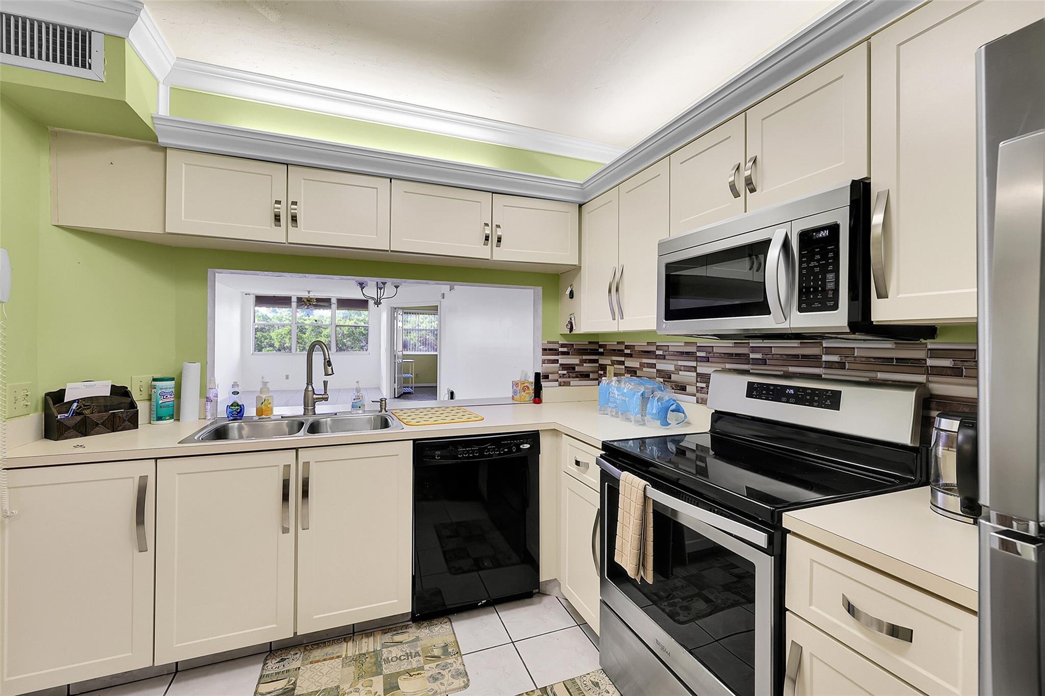 24th Pl, Sunrise, FL 33322
