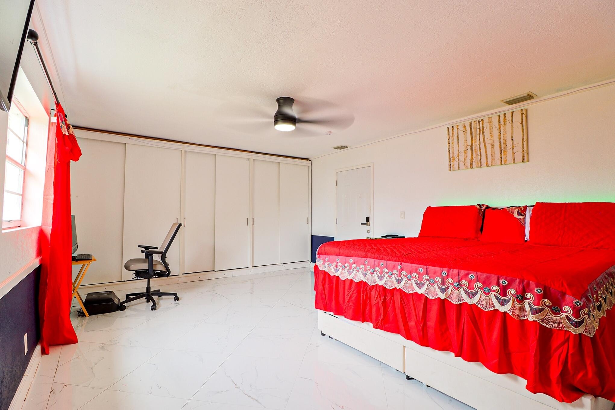6th Ave, Boynton Beach, FL 33435