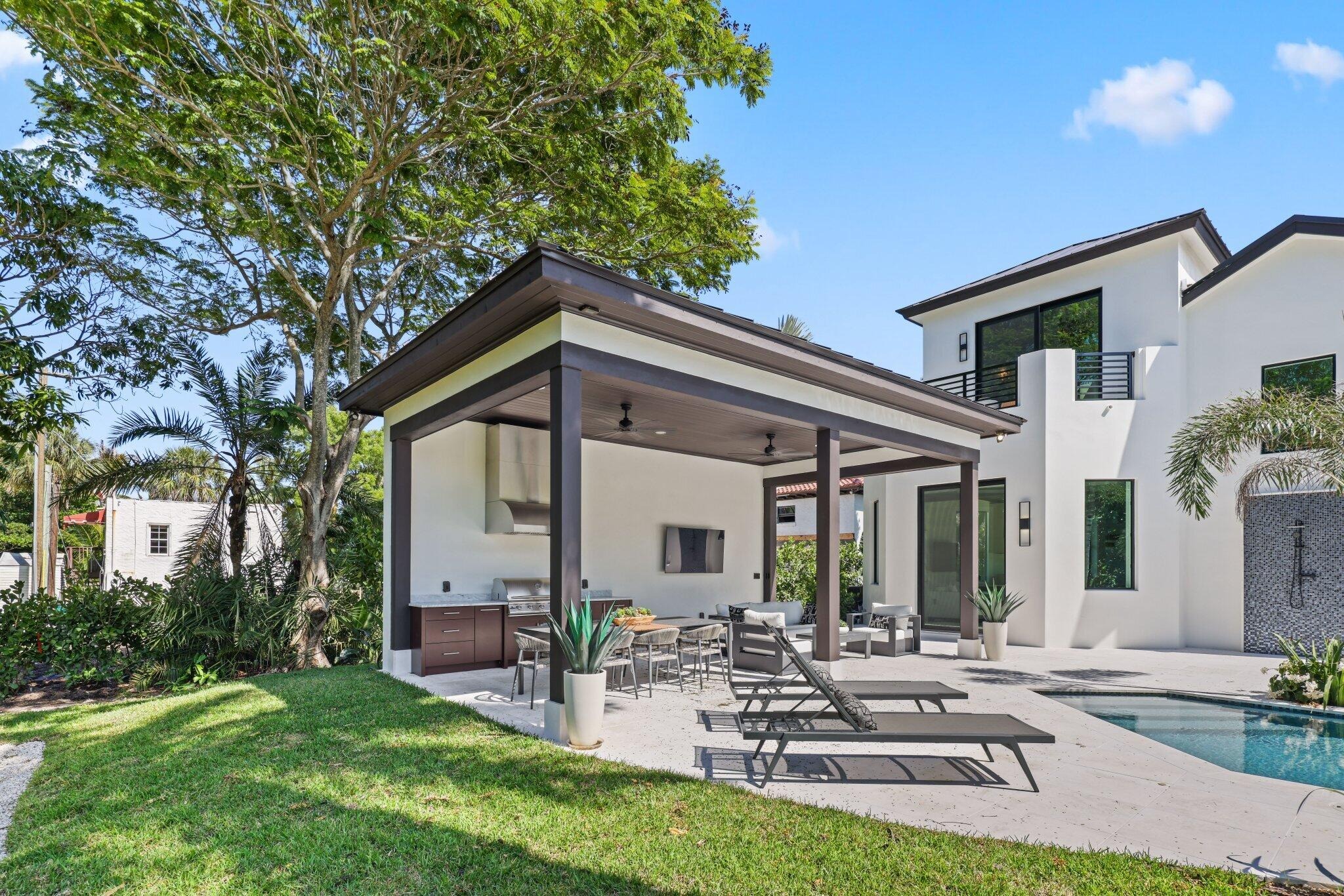 Coconut Ln, Ocean Ridge, FL 33435