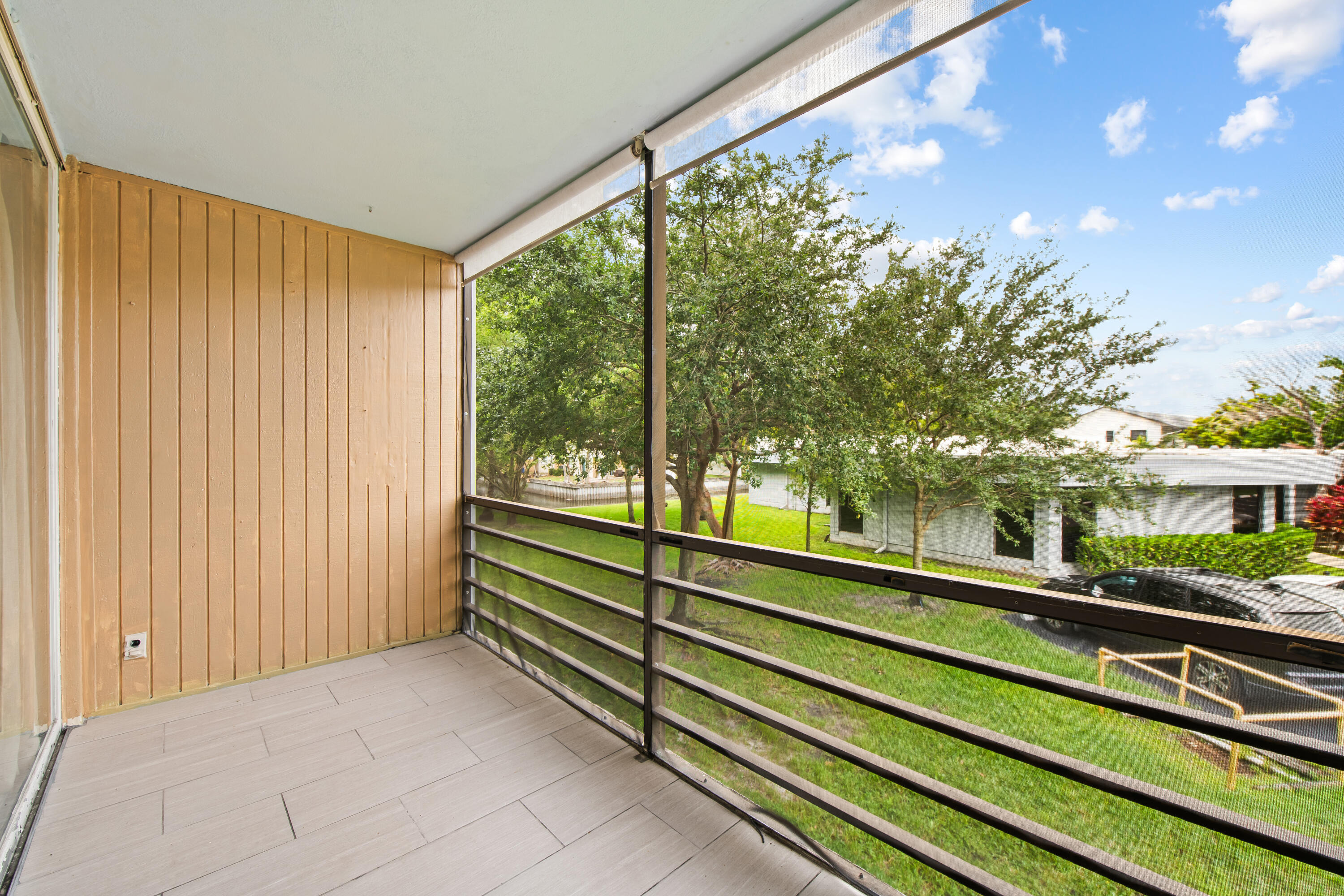 Royal Park Dr, Oakland Park, FL 33309