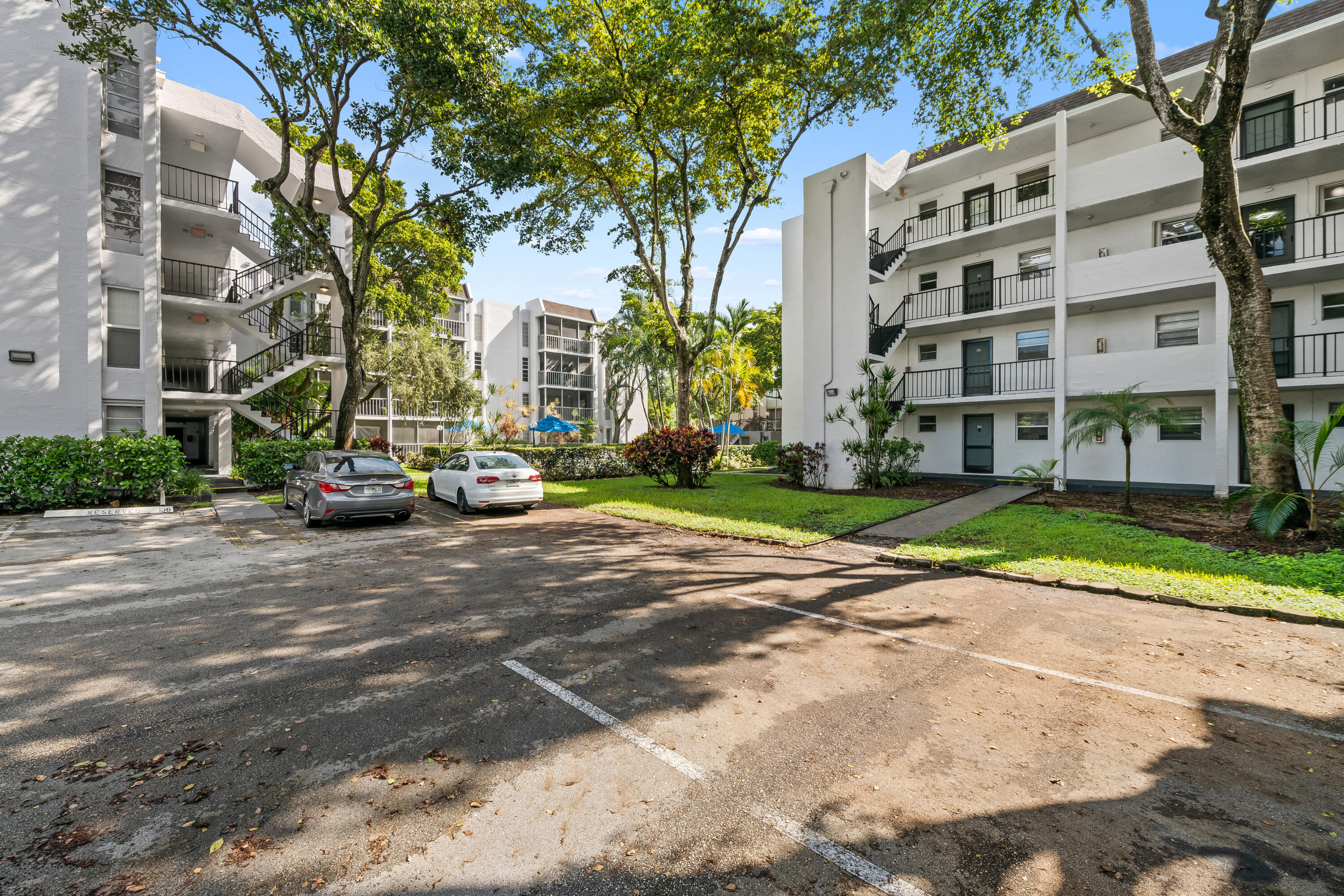 Pine Island Rd, Plantation, FL 33324