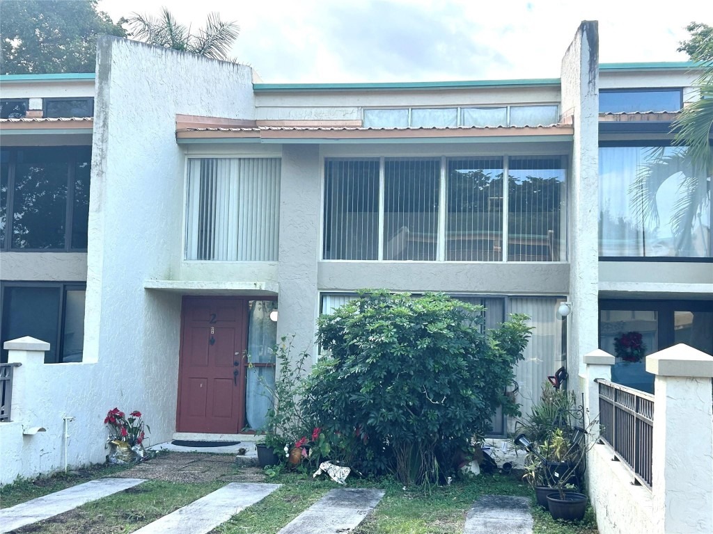 Coco Plum Cir, Plantation, FL 33324