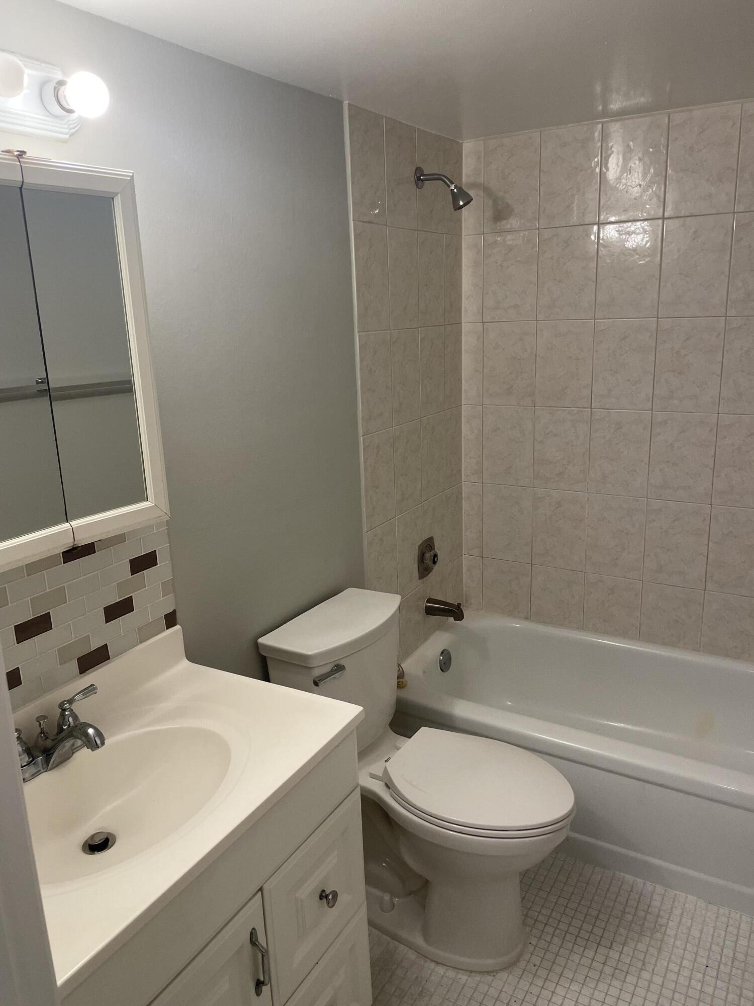 Village Green Cir, Palm Springs, FL 33461