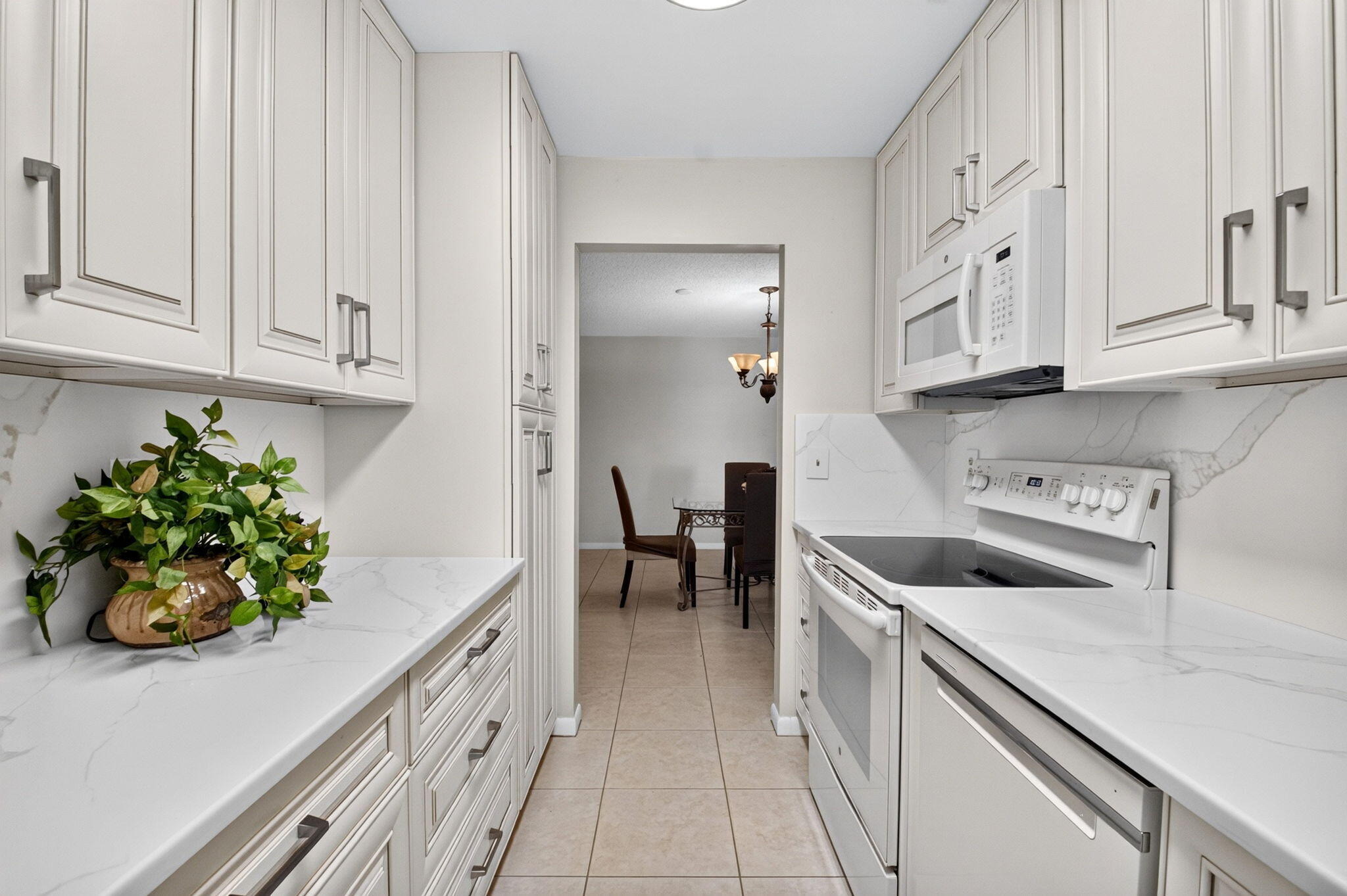Oakridge Cir, Lantana, FL 33462