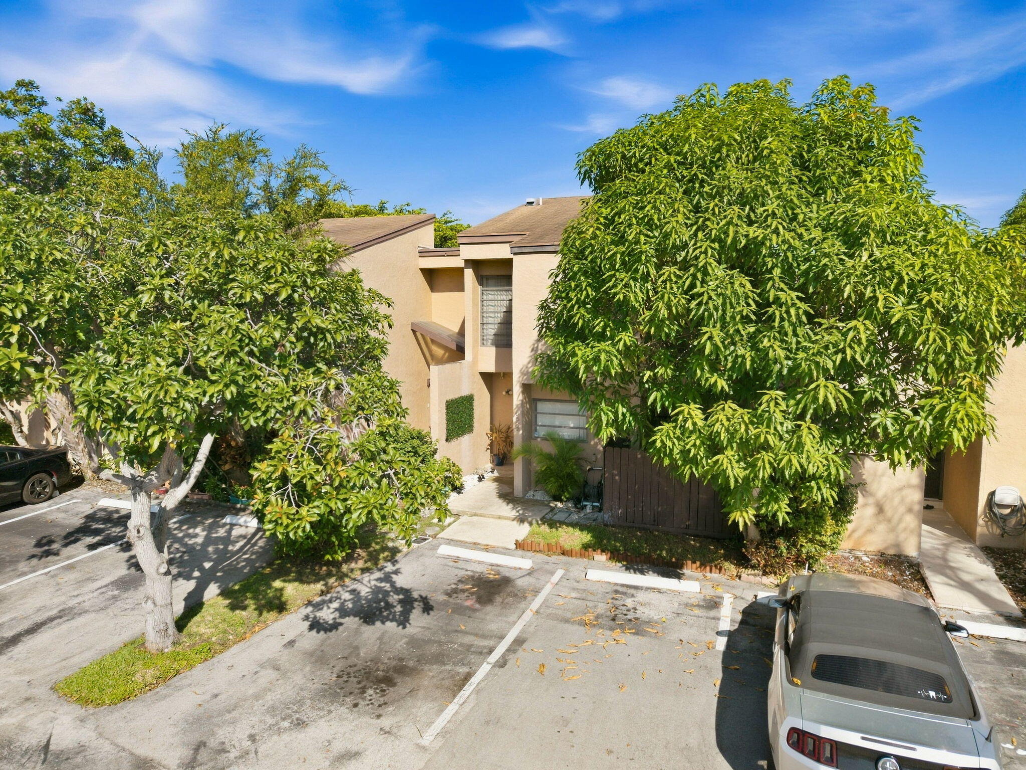 38th Pl, Sunrise, FL 33351