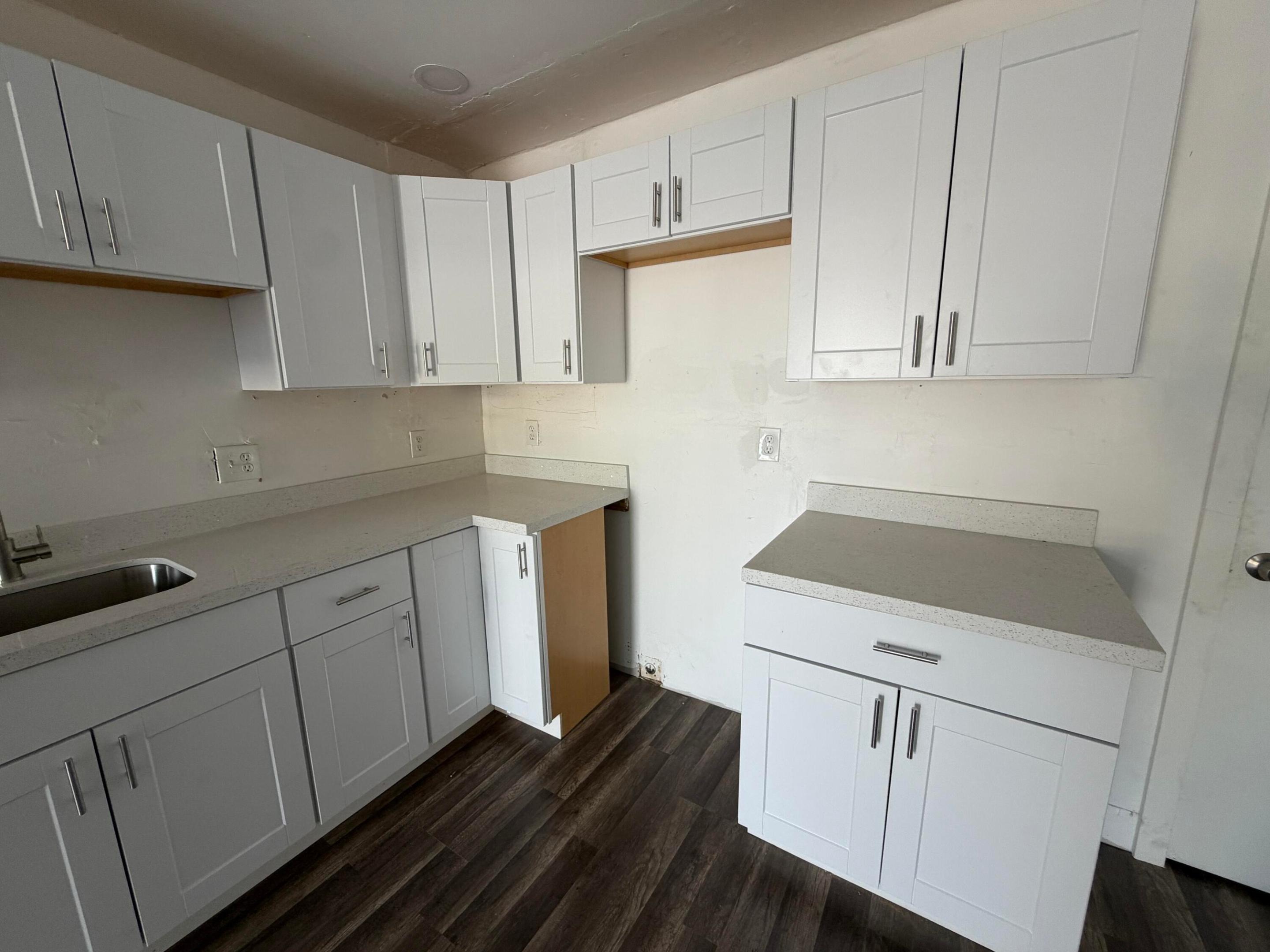 8th Ave, Fort Lauderdale, FL 33311
