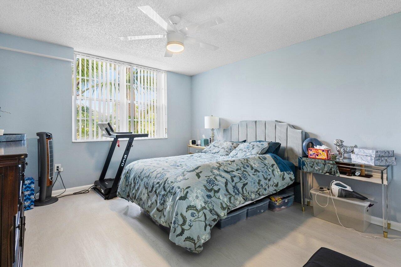 Clint Moore Rd, Boca Raton, FL 33496