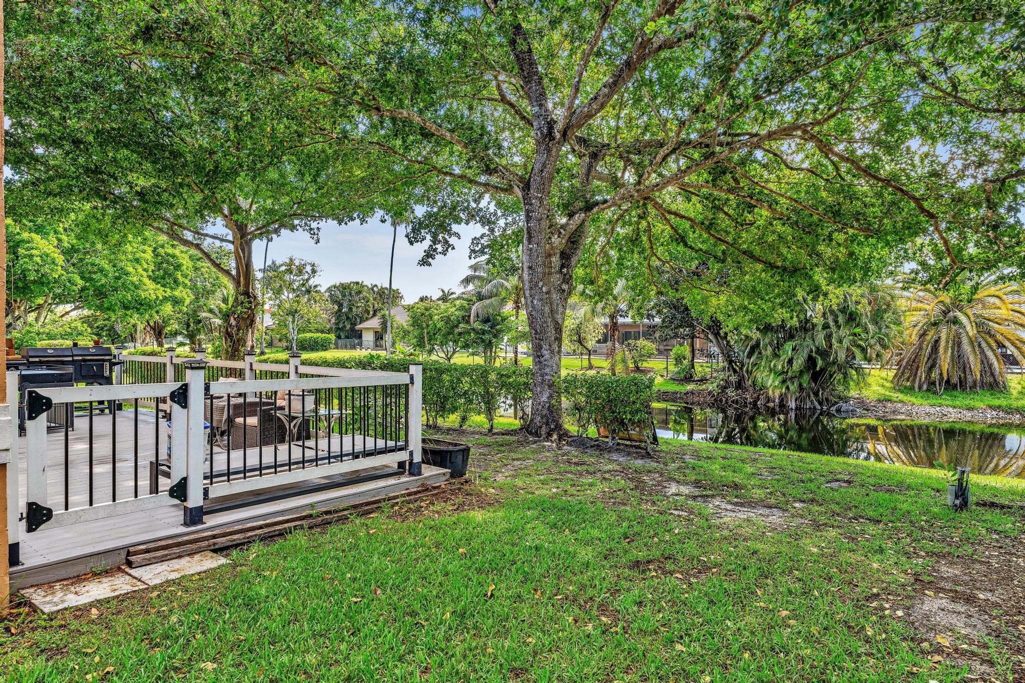 Lakeview Dr, Coral Springs, FL 33071