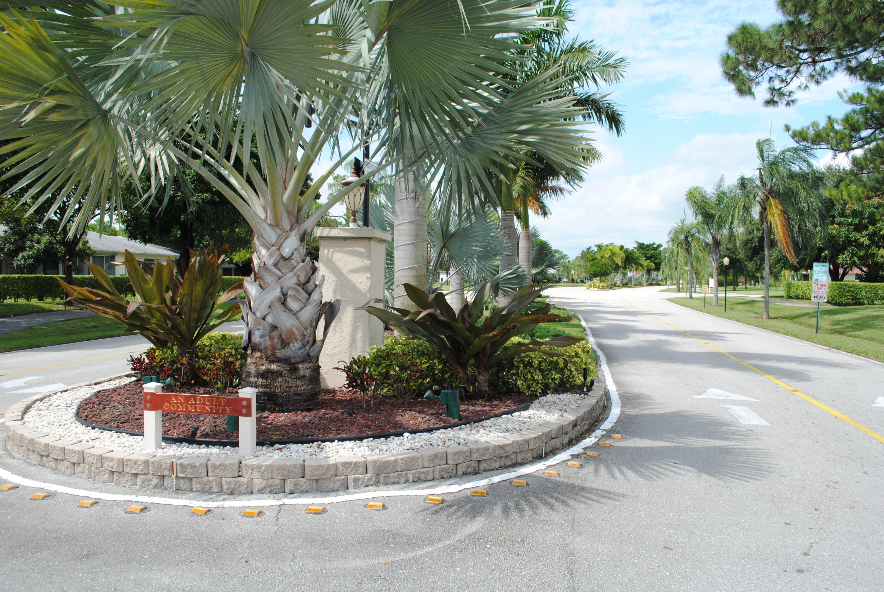Laconia Cir, Lake Worth, FL 33467