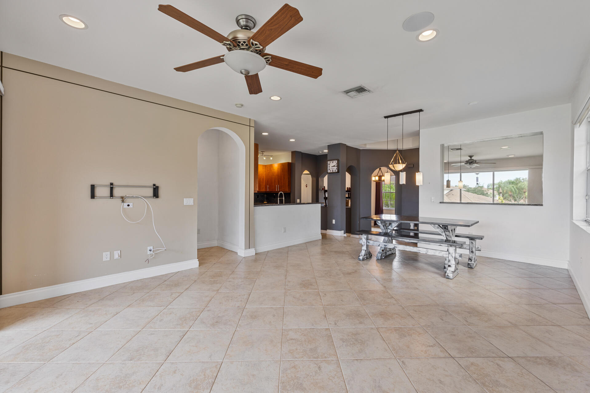 Bella Cir, Boynton Beach, FL 33437