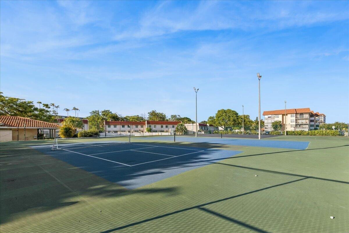 Inverrary Dr, Lauderhill, FL 33319