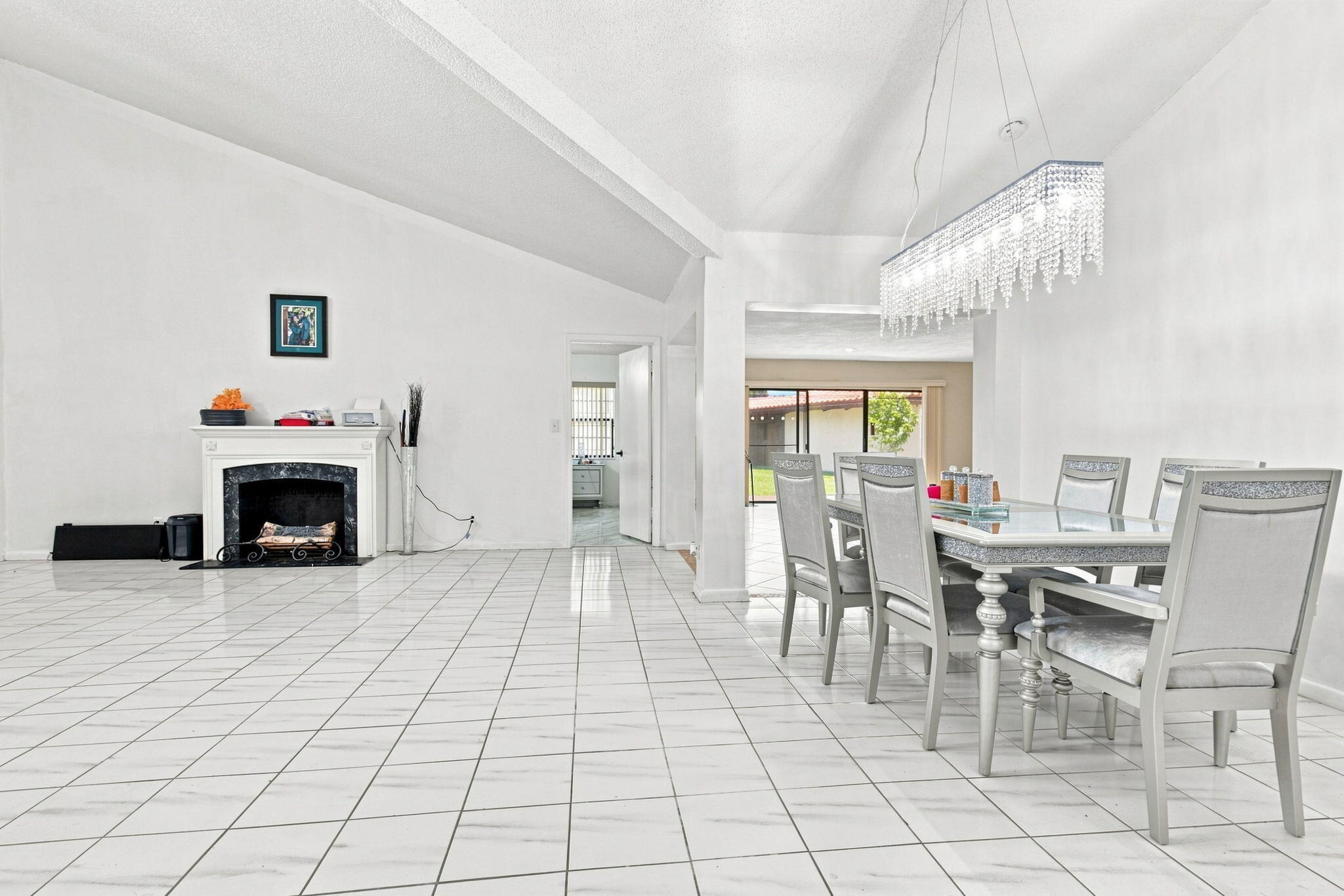 Hibiscus Cir, Tamarac, FL 33321