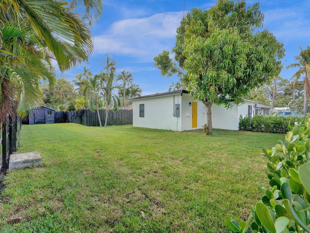 8th Ave, Oakland Park, FL 33334