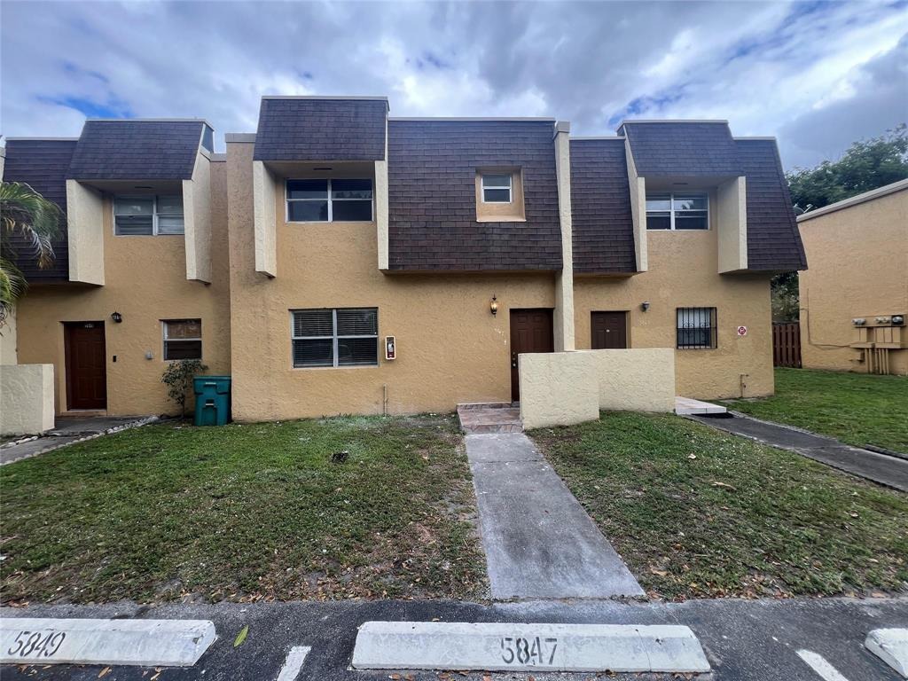 Blueberry Ct, Lauderhill, FL 33313