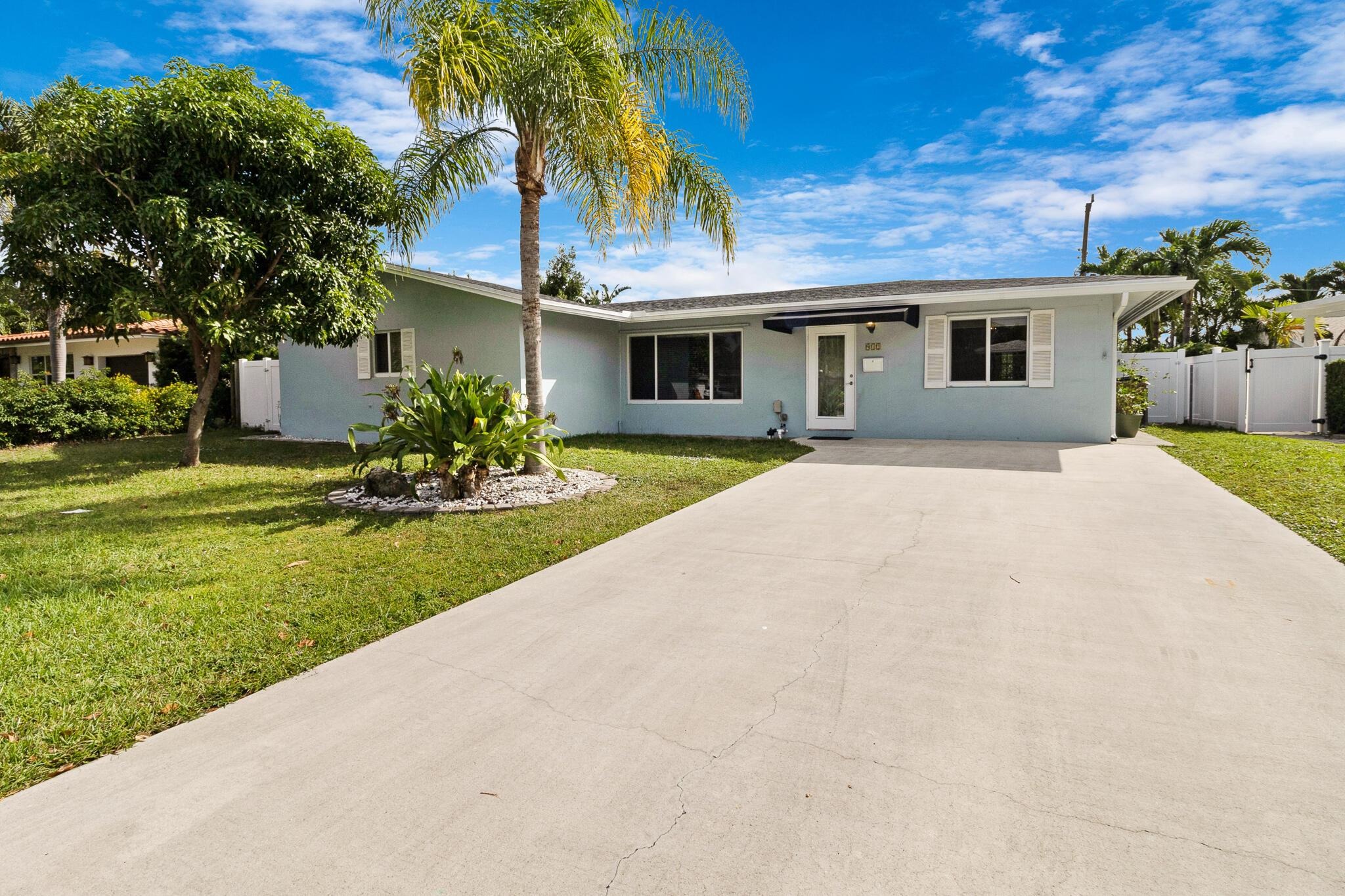 8th Ct, Deerfield Beach, FL 33441