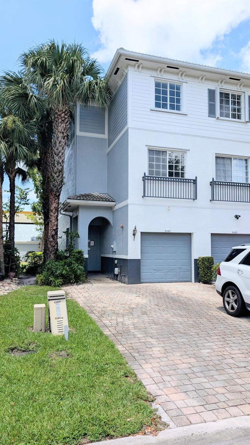 14th Ct, Fort Lauderdale, FL 33311
