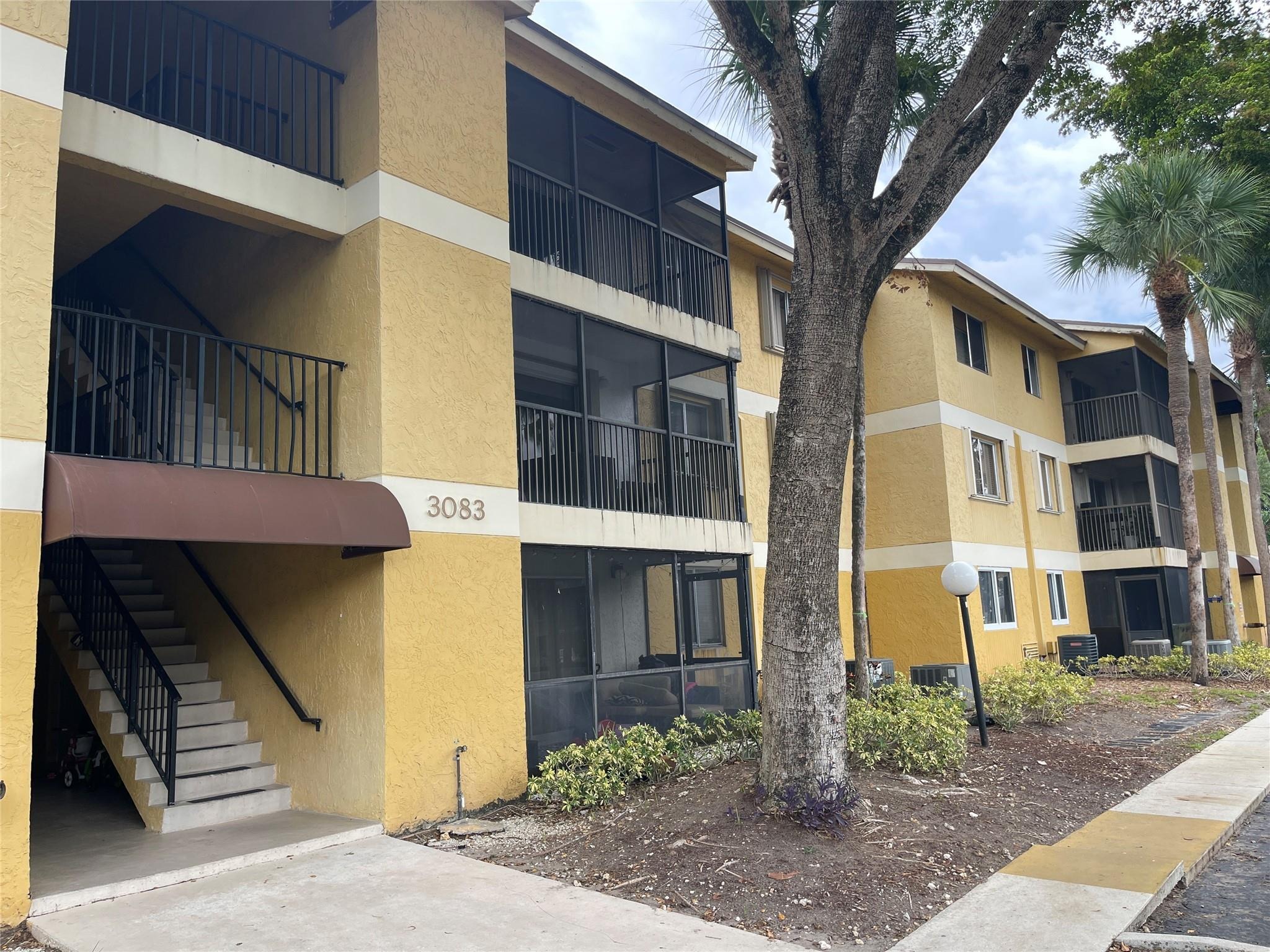 Oakland Forest Dr, Oakland Park, FL 33309