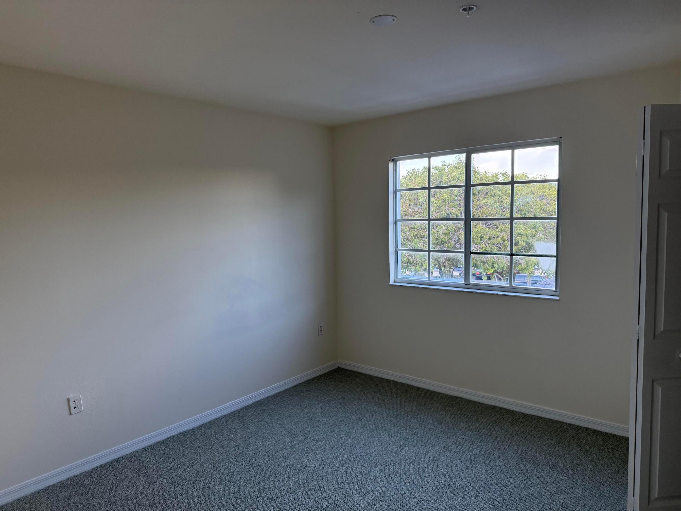 111th Ave, Pembroke Pines, FL 33025