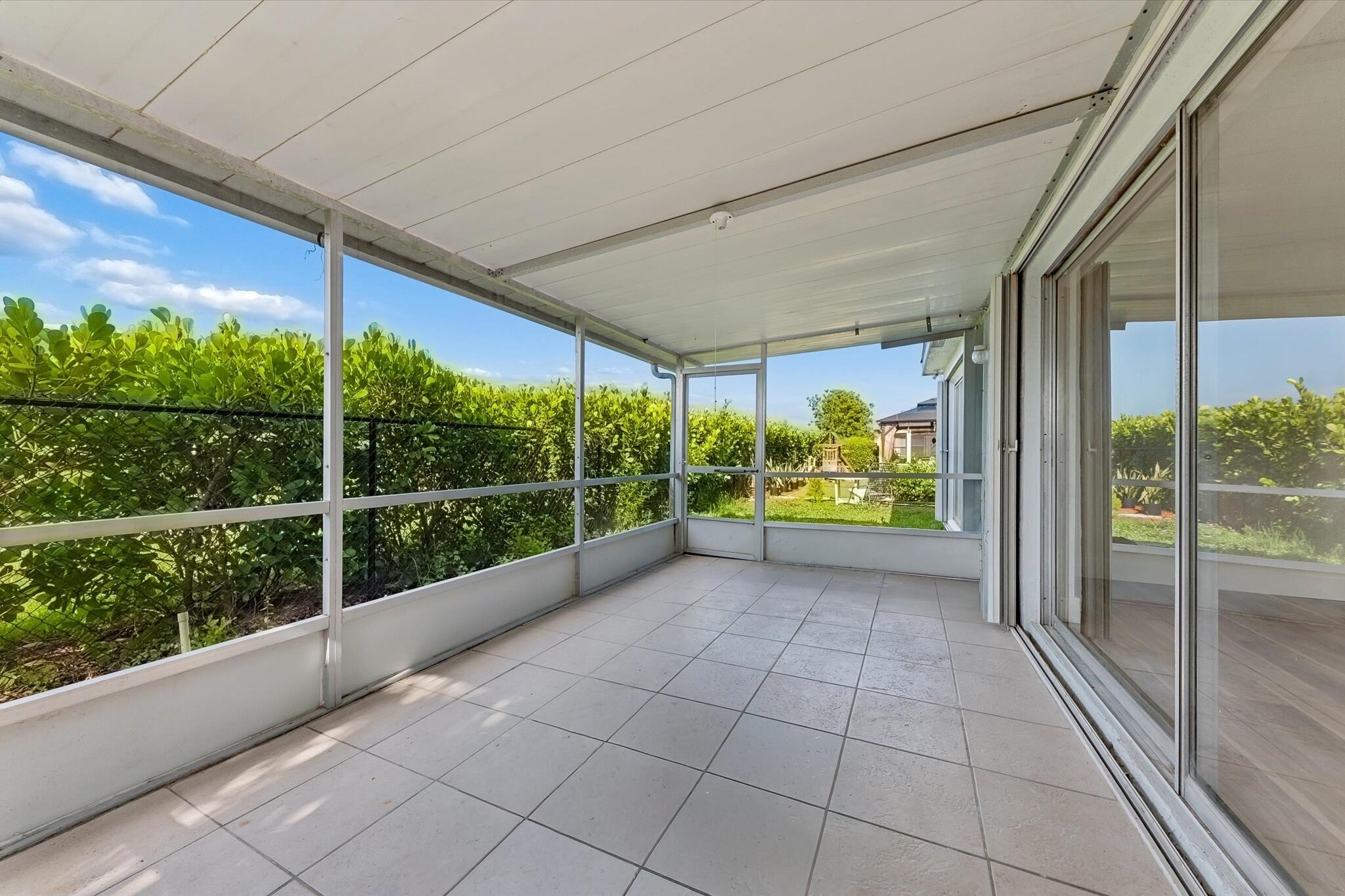 Pine Forest Cir, Lake Worth, FL 33467