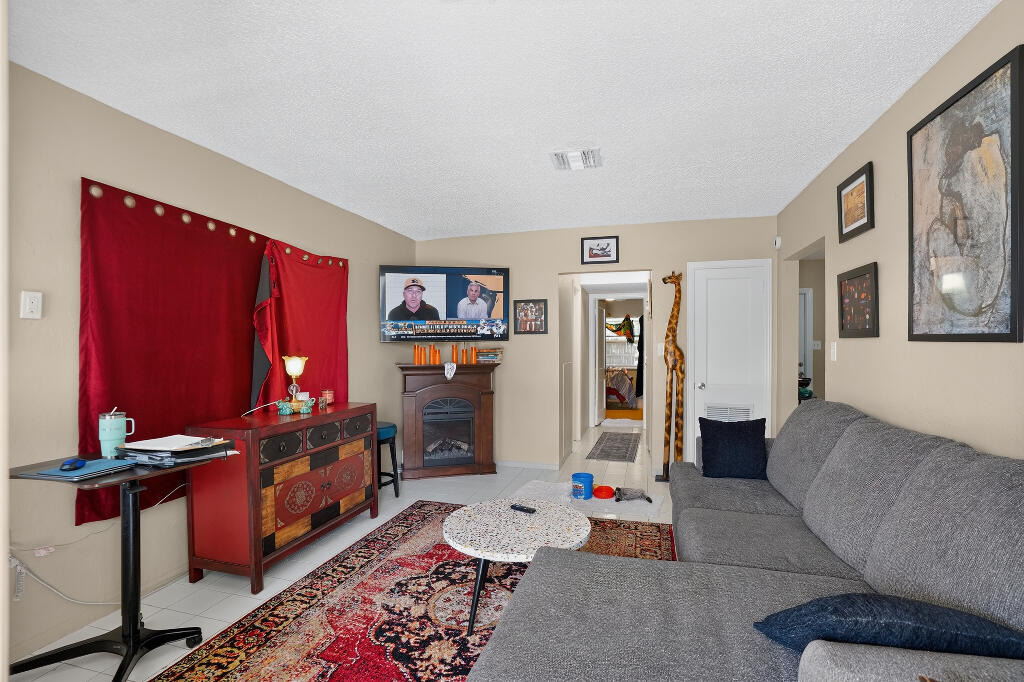 2nd Pl, Dania, FL 33004