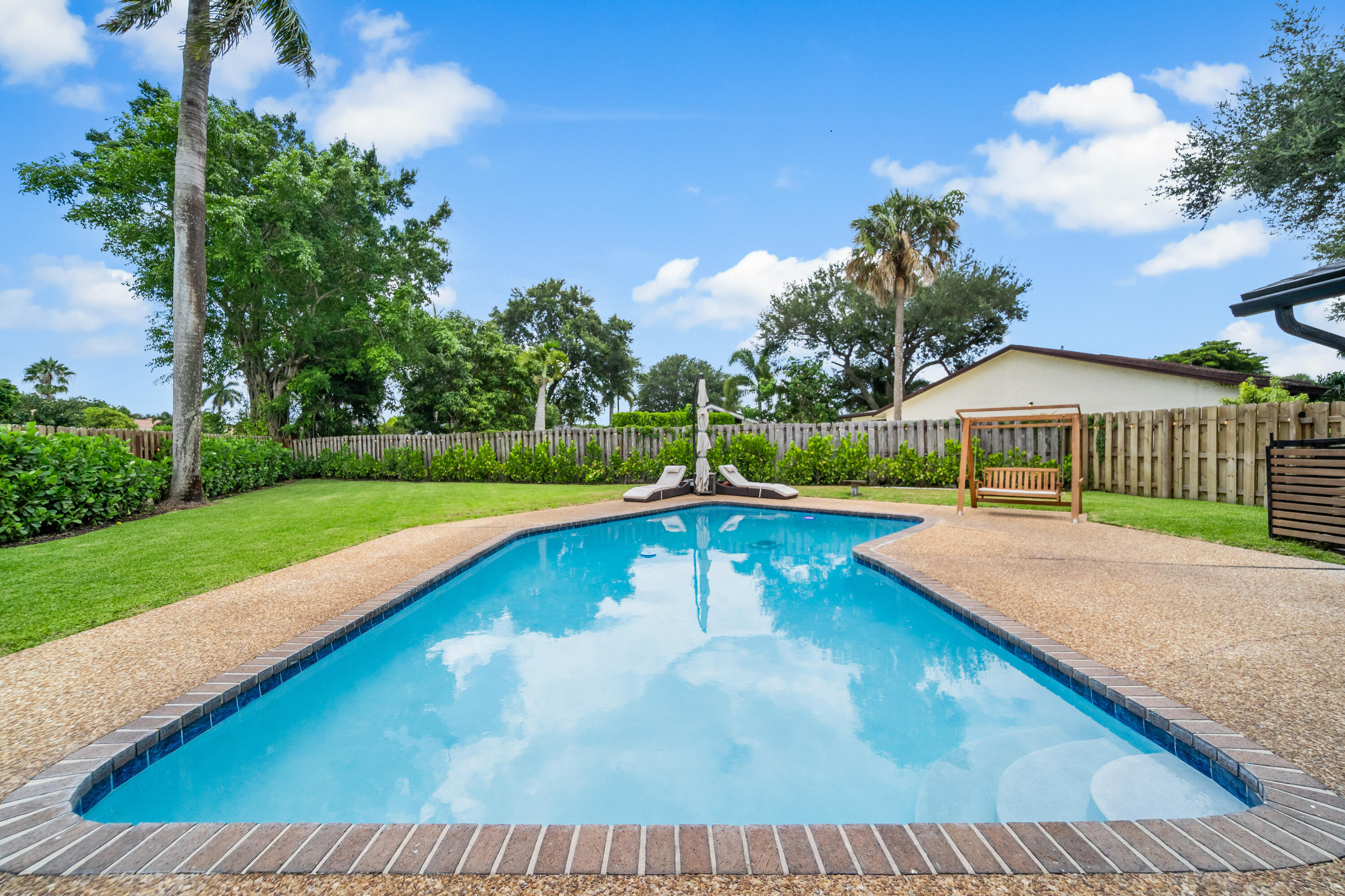 Hollandaire Dr, Boca Raton, FL 33433