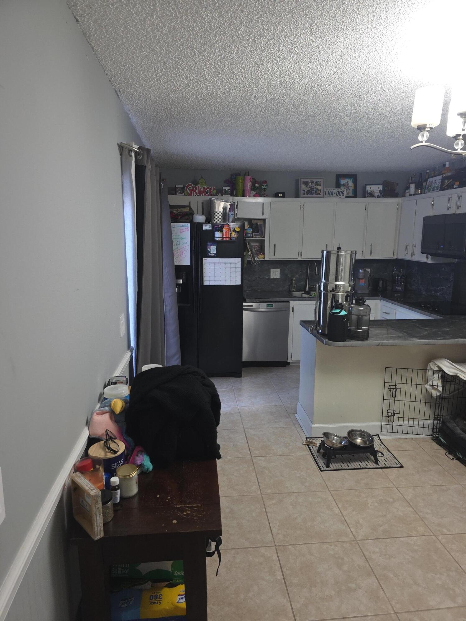 White Pine Cir, Greenacres, FL 33415