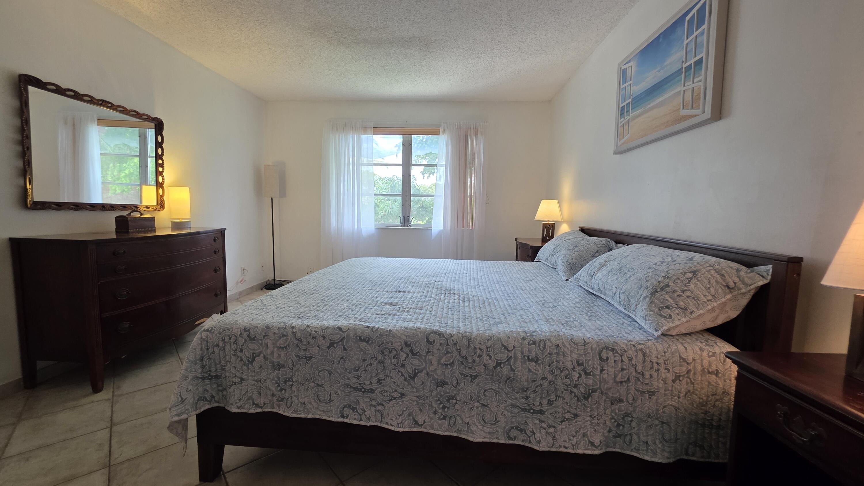 46th Ave, Lauderdale Lakes, FL 33313