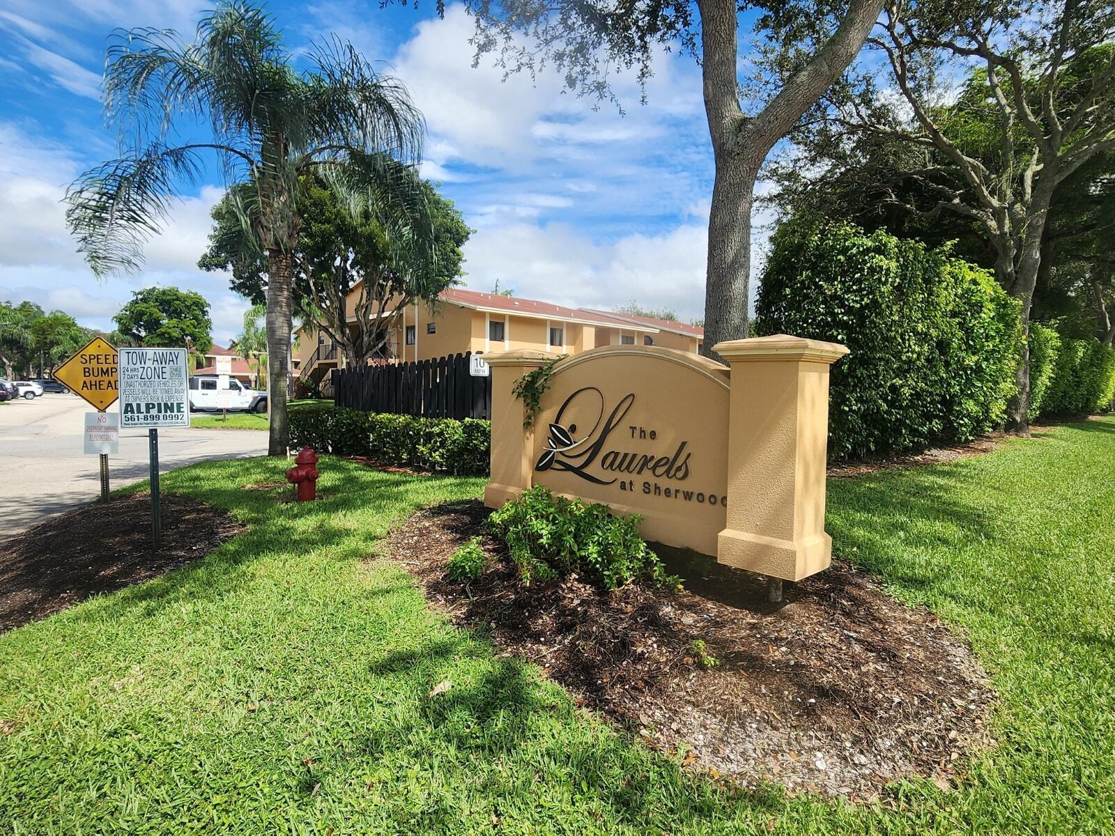 10th Ave, Greenacres, FL 33463
