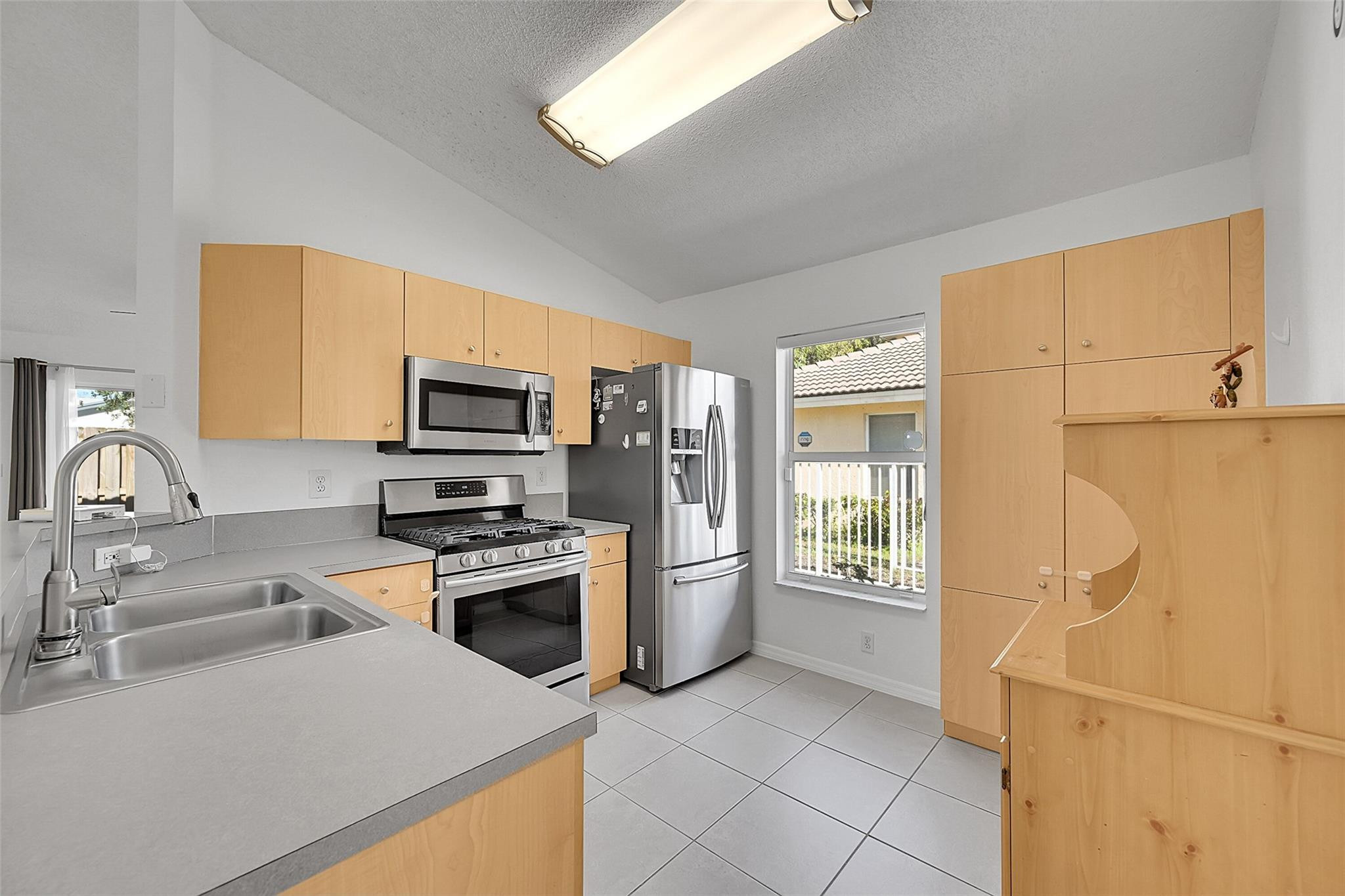 90th Ave, Sunrise, FL 33351